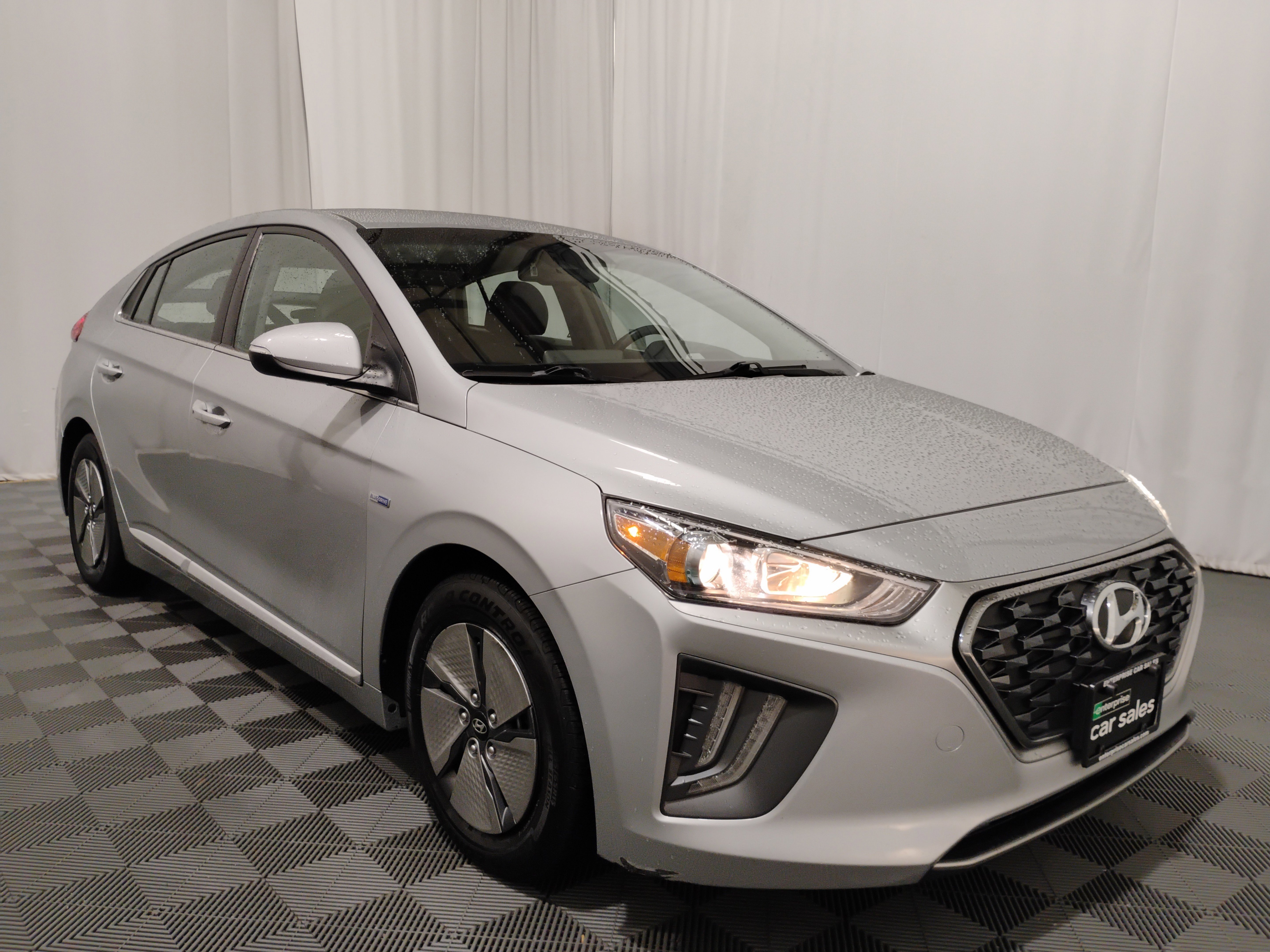 2020 Hyundai Ioniq Hybrid SE Hatchback