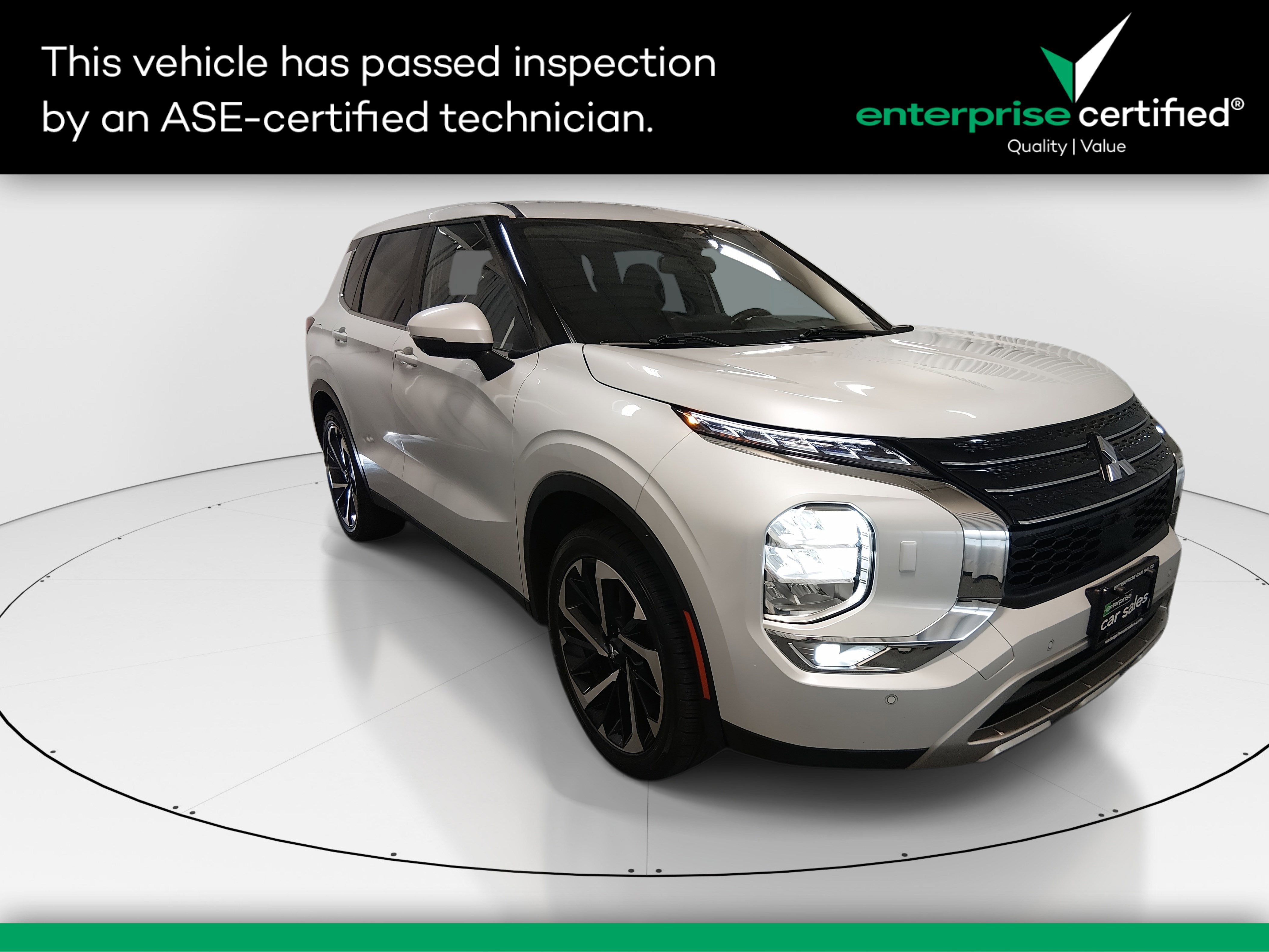 2024 Mitsubishi Outlander SE's photo