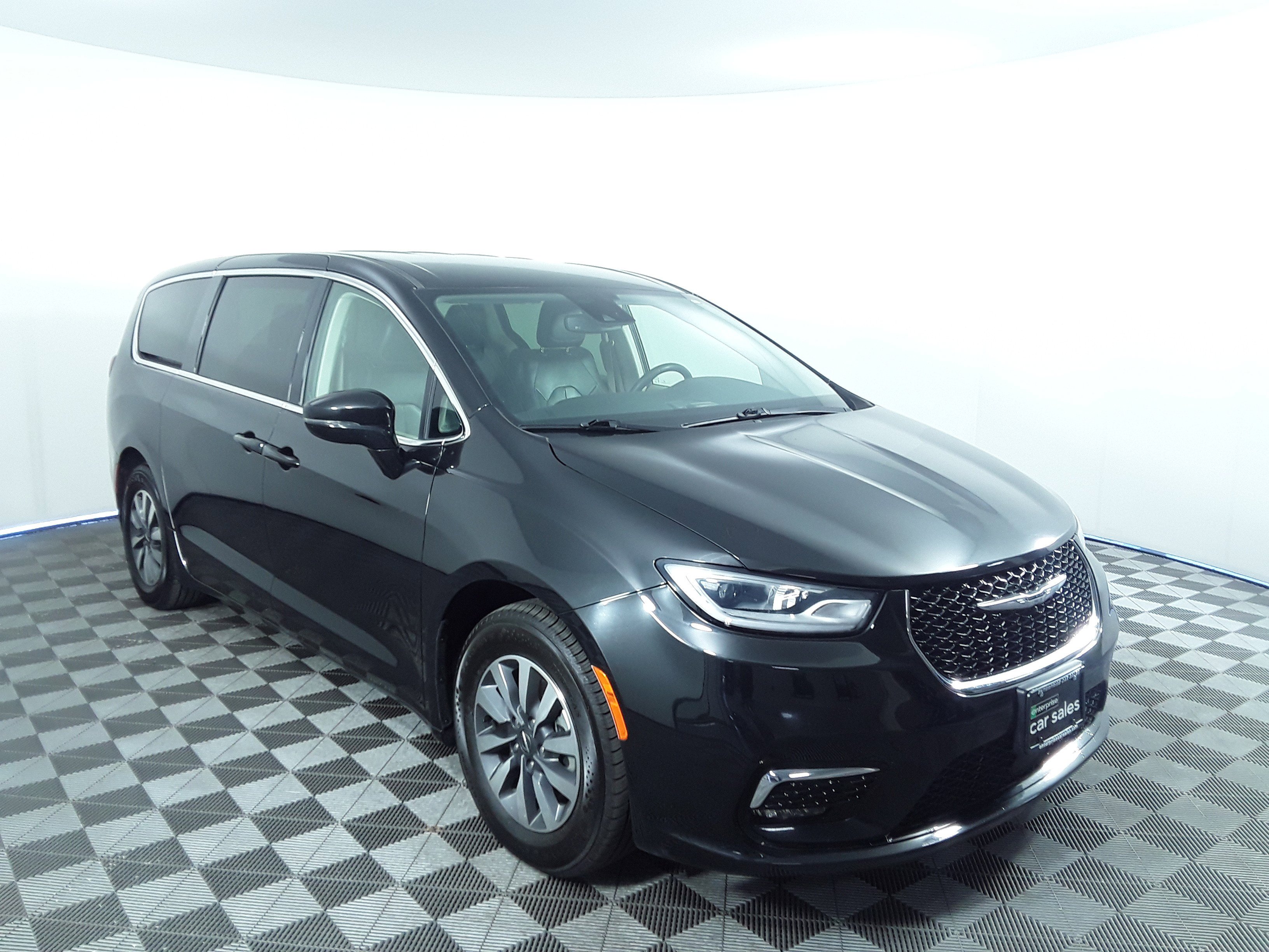 2022 Chrysler Pacifica Hybrid Touring L FWD