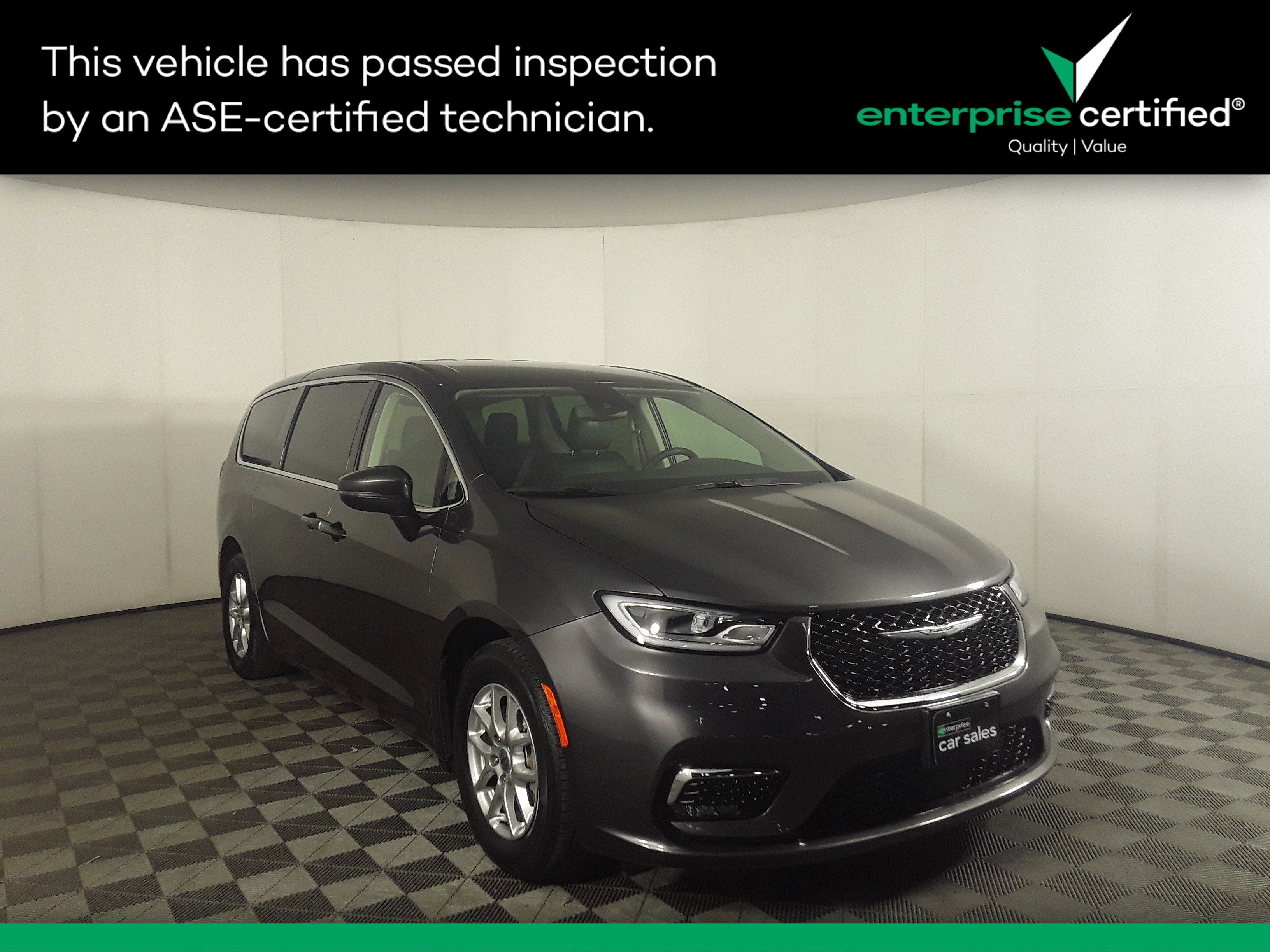 2023 Chrysler Pacifica Touring L's photo