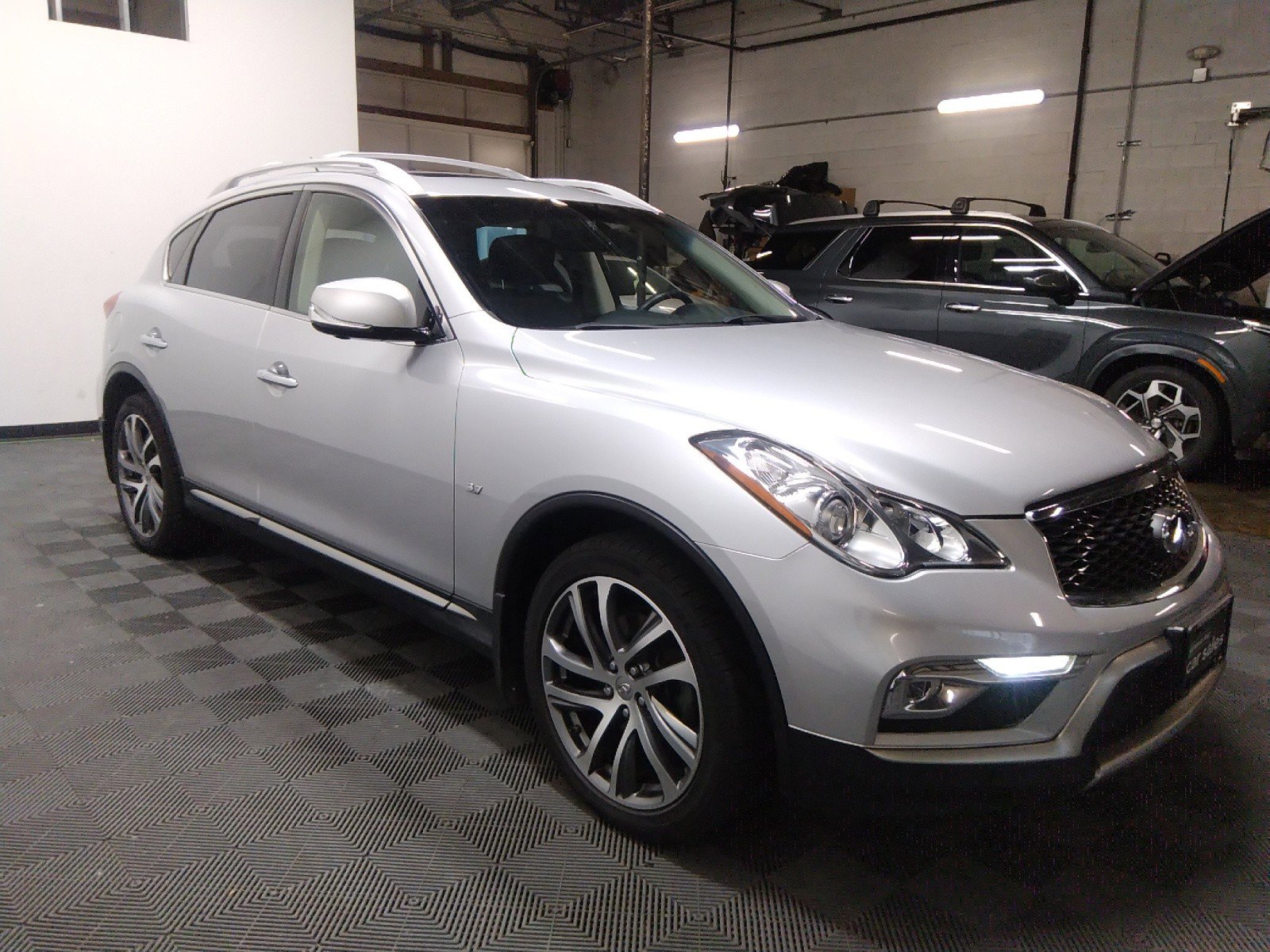 2017 INFINITI QX50 AWD