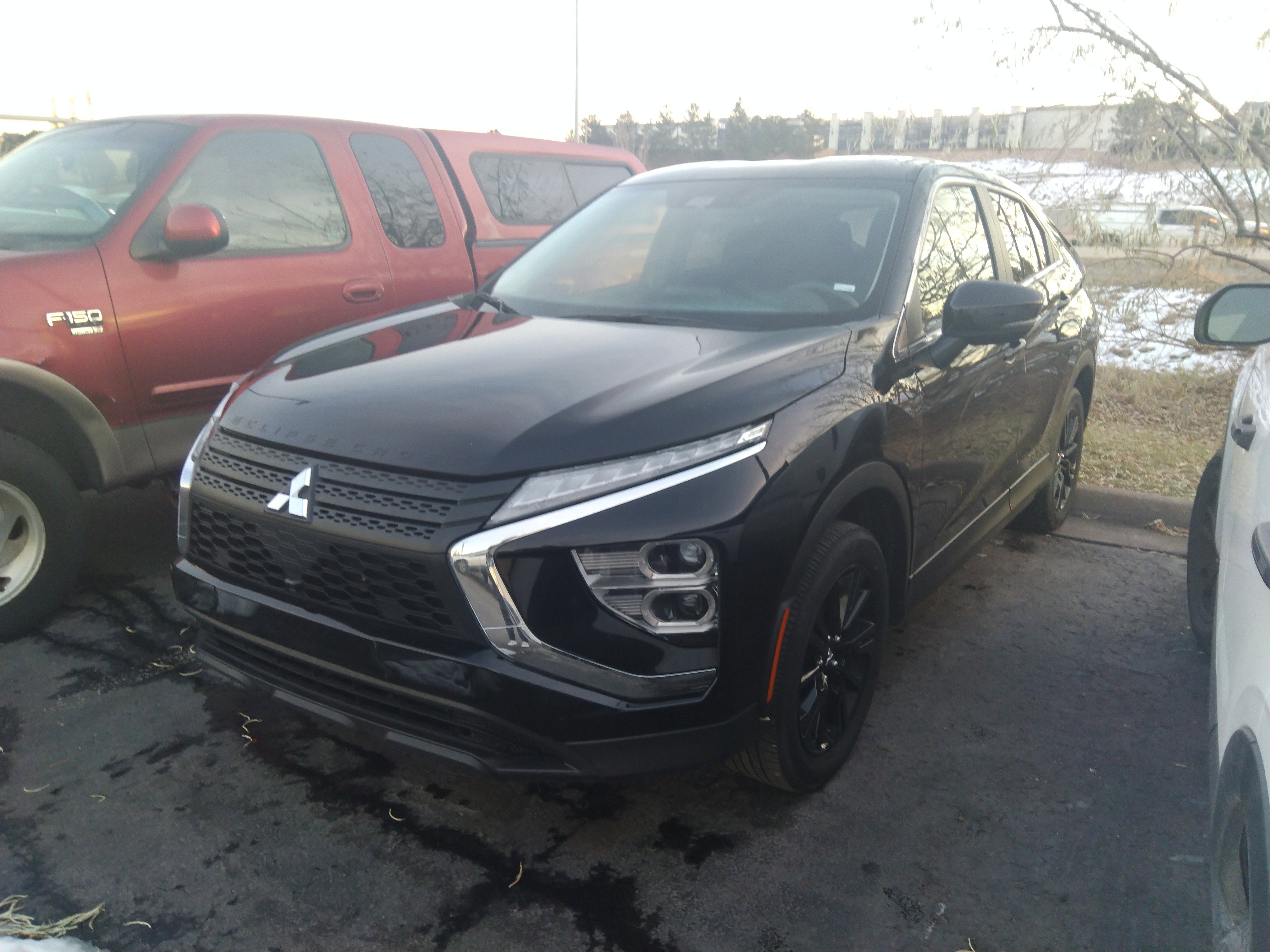 2024 Mitsubishi Eclipse Cross LE's photo