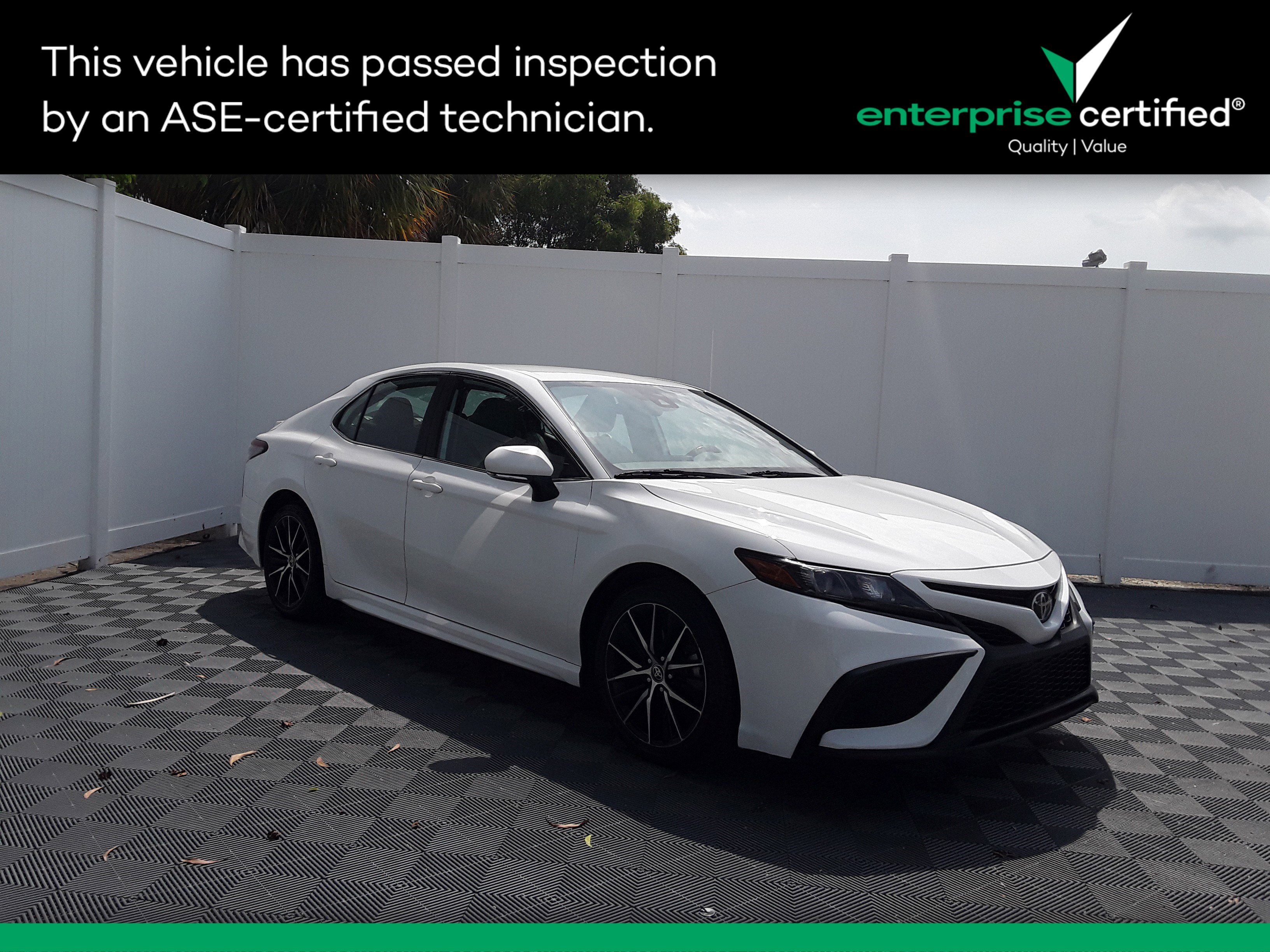 2022 Toyota Camry SE Auto