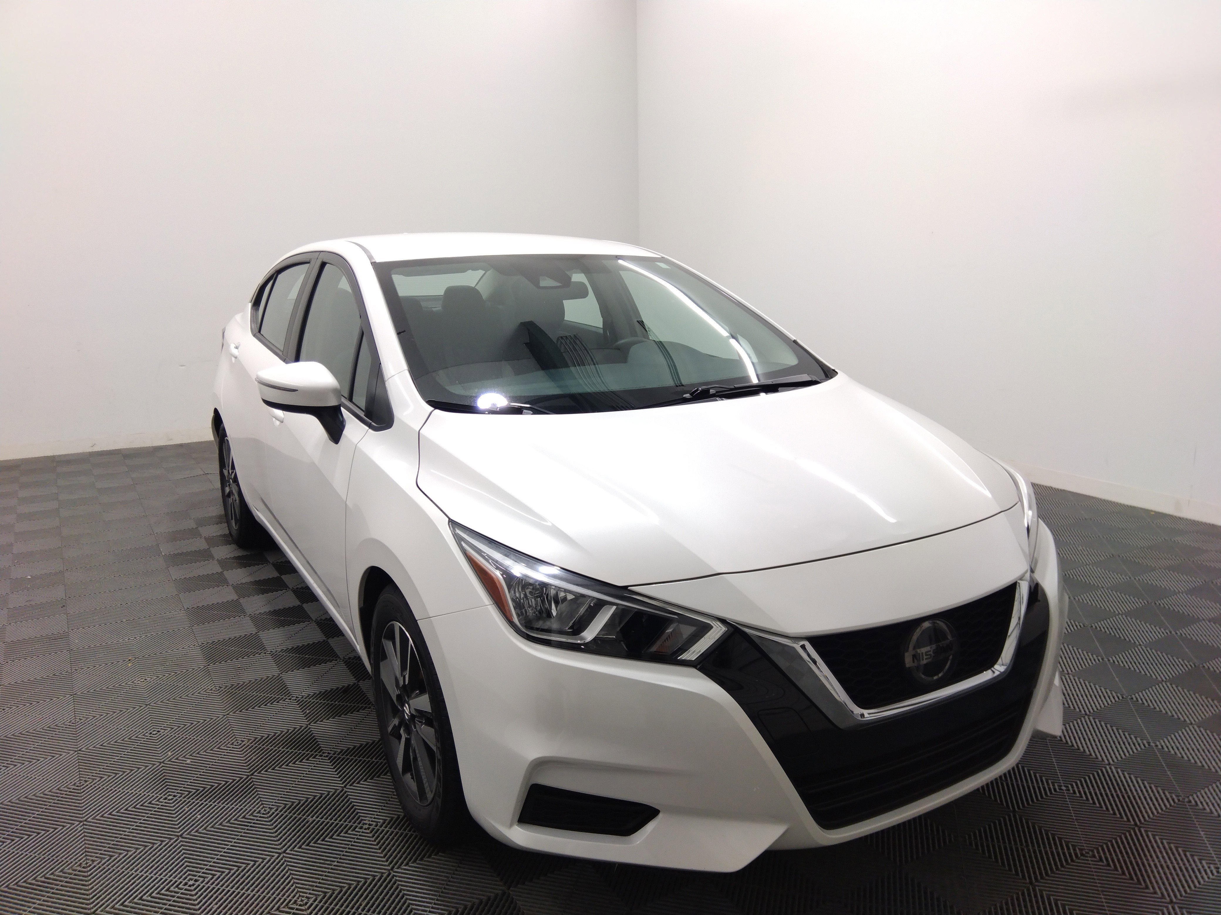 2020 Nissan Versa SV CVT