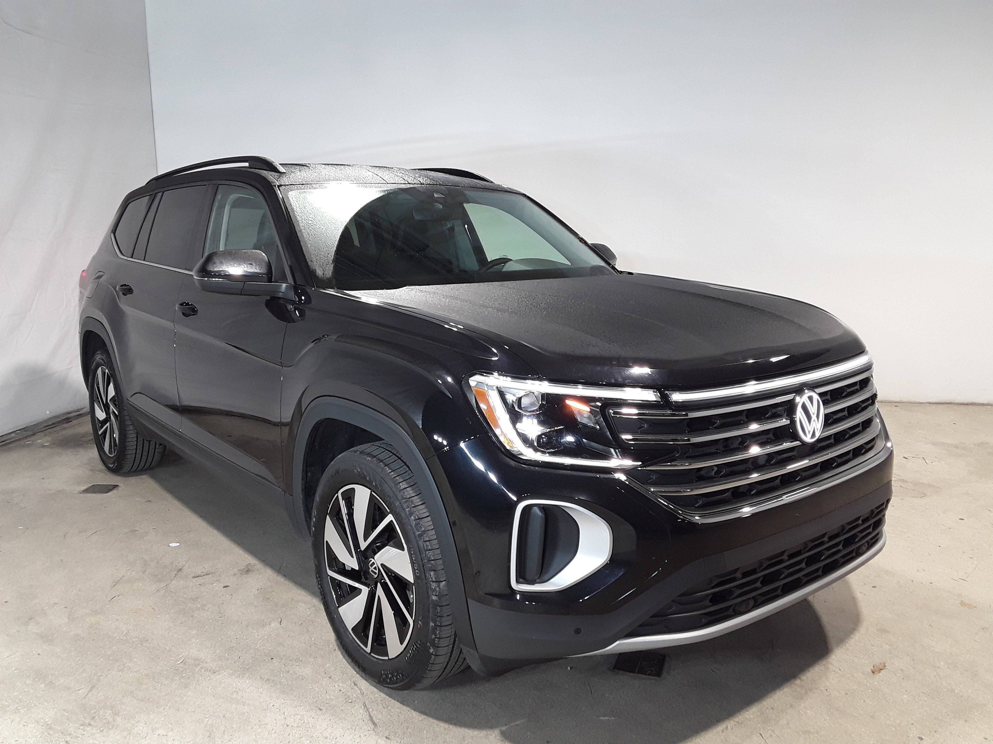 Used 2025 Volkswagen Atlas 2.0T SE w/Technology FWD