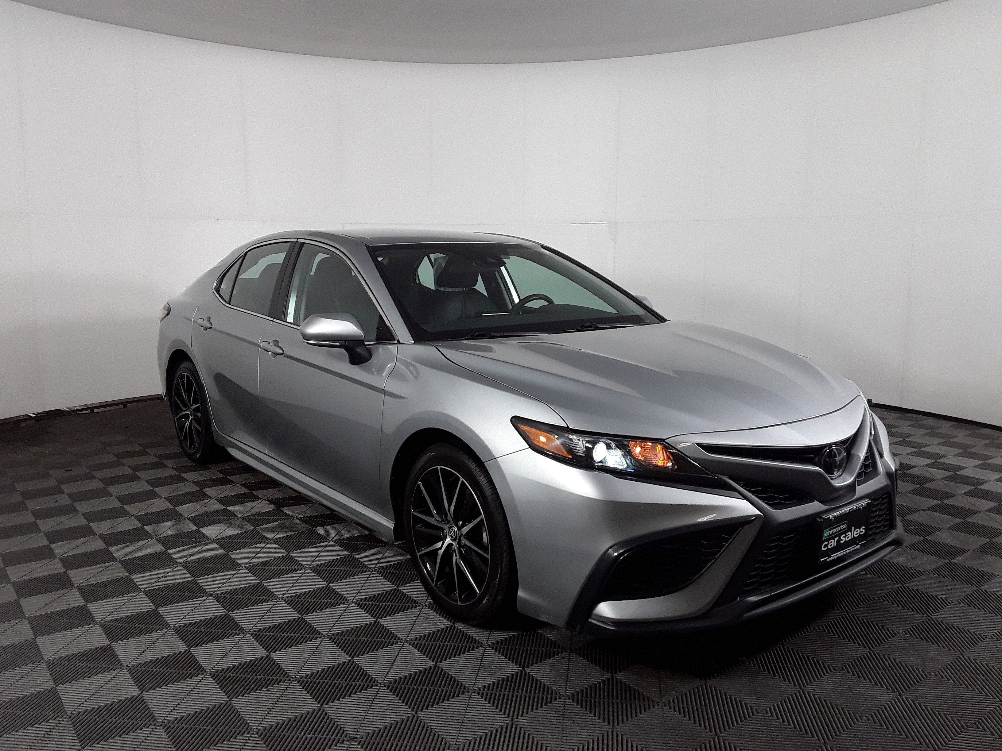 Used 2023 Toyota Camry SE Auto