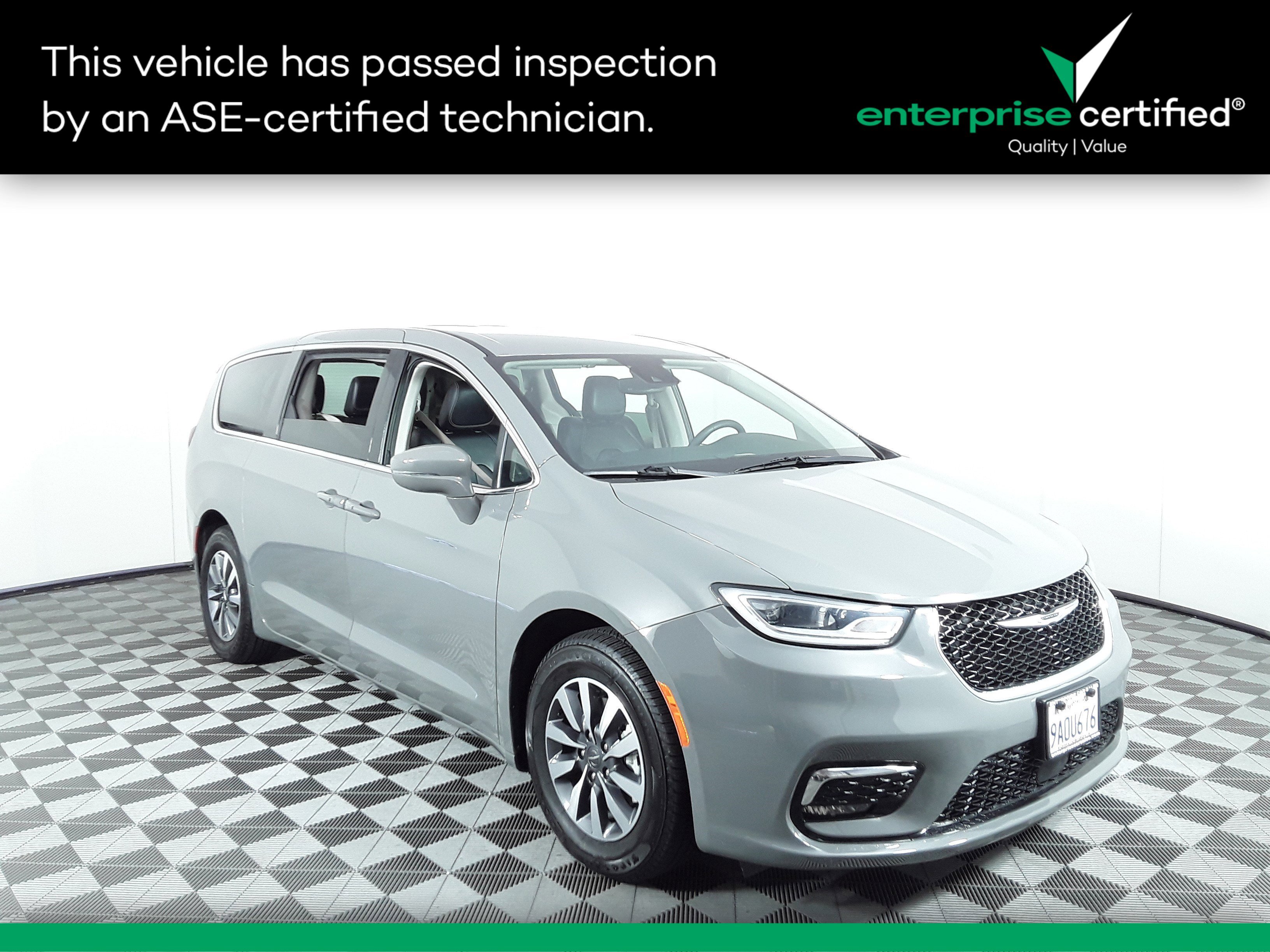 Used 2022 Chrysler Pacifica Hybrid Touring L FWD