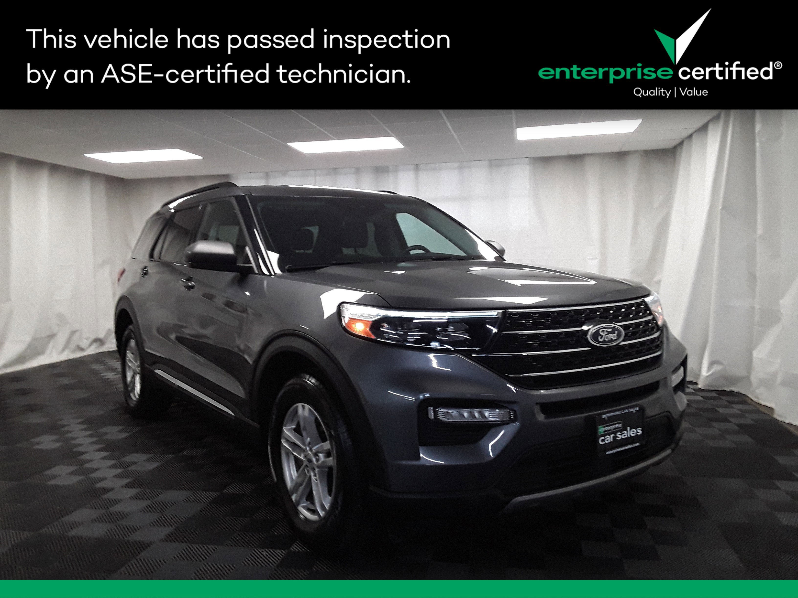 2023 Ford Explorer XLT's photo