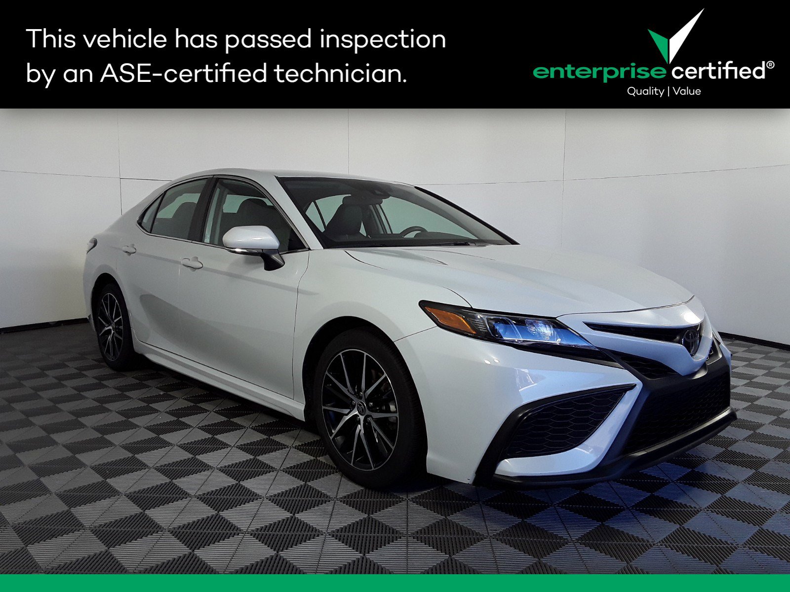 Used 2022 Toyota Camry SE Auto