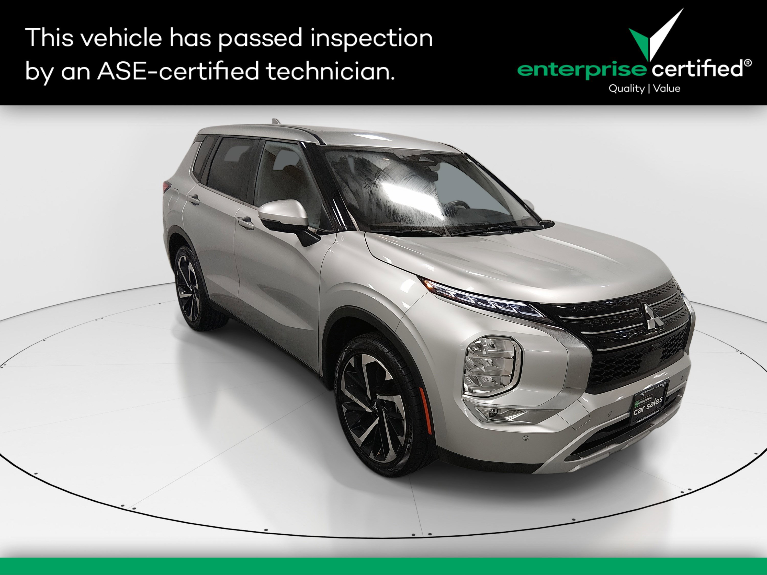 2024 Mitsubishi Outlander SE's photo