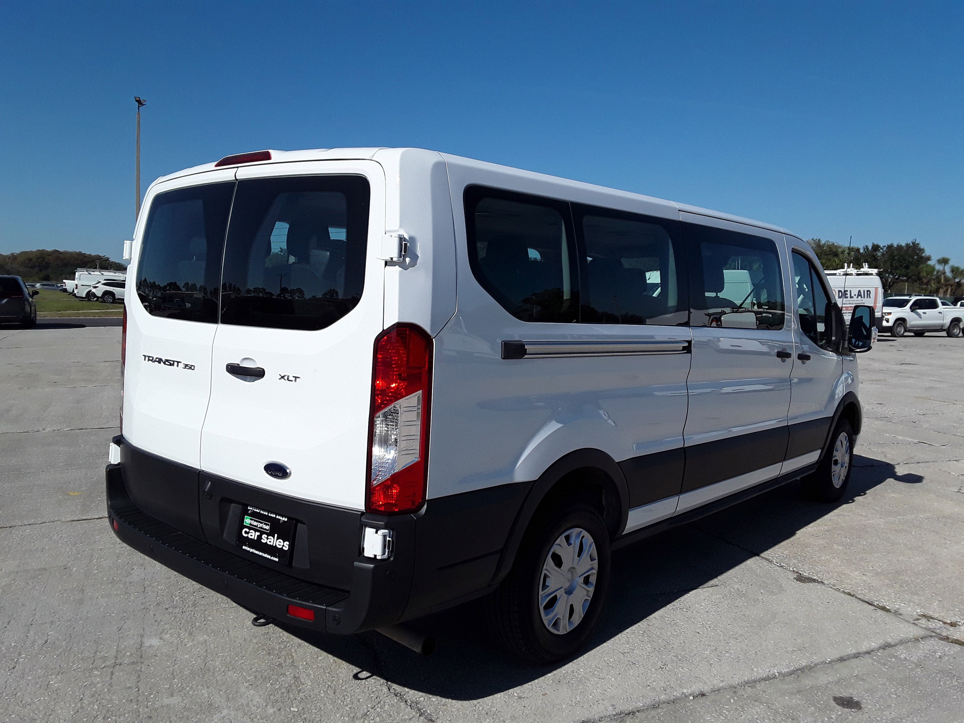 Image of Used 2022 Ford Transit Passenger Wagon T-350 148" Low Roof XLT RWD