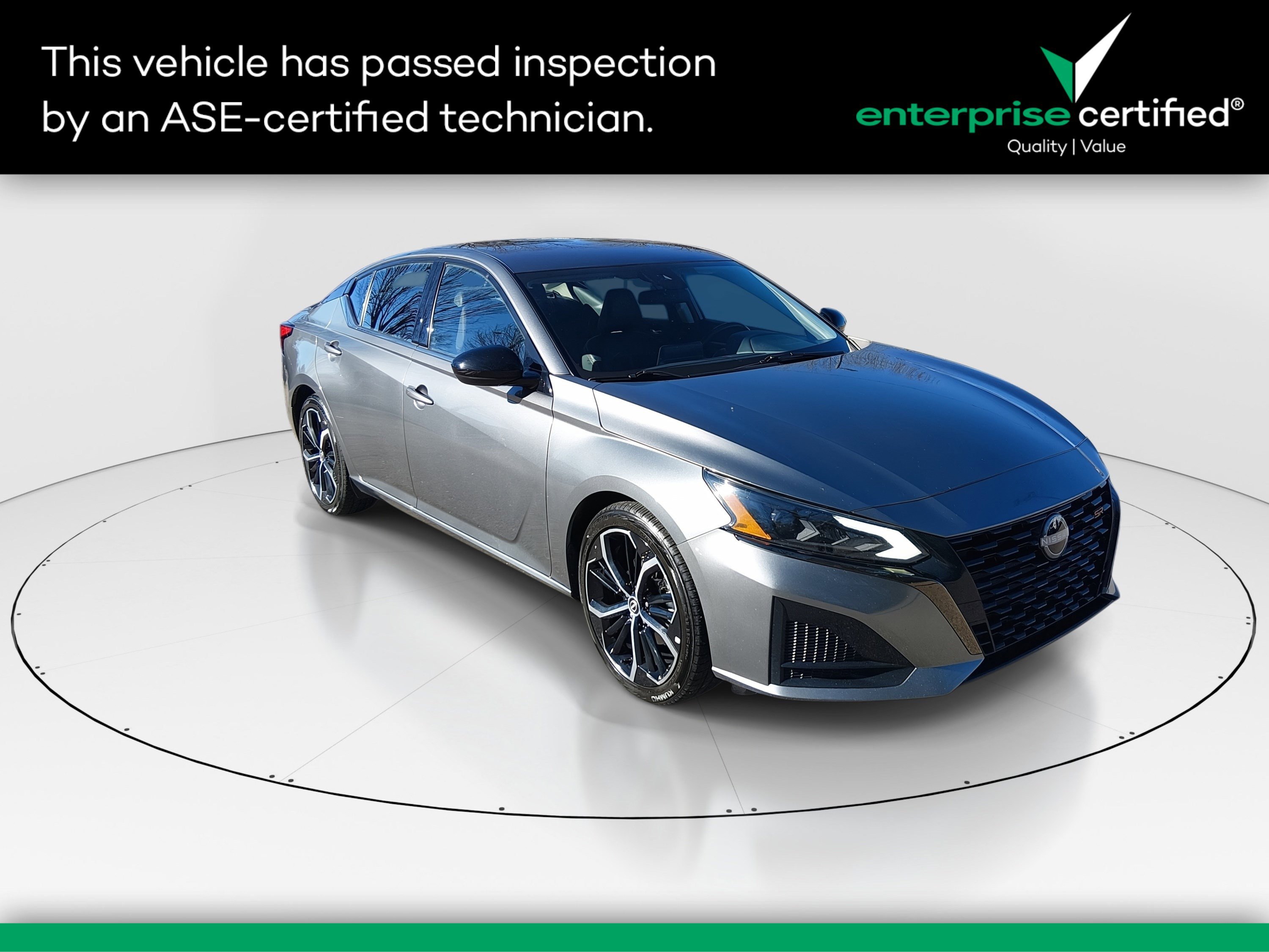 2023 Nissan Altima SR's photo