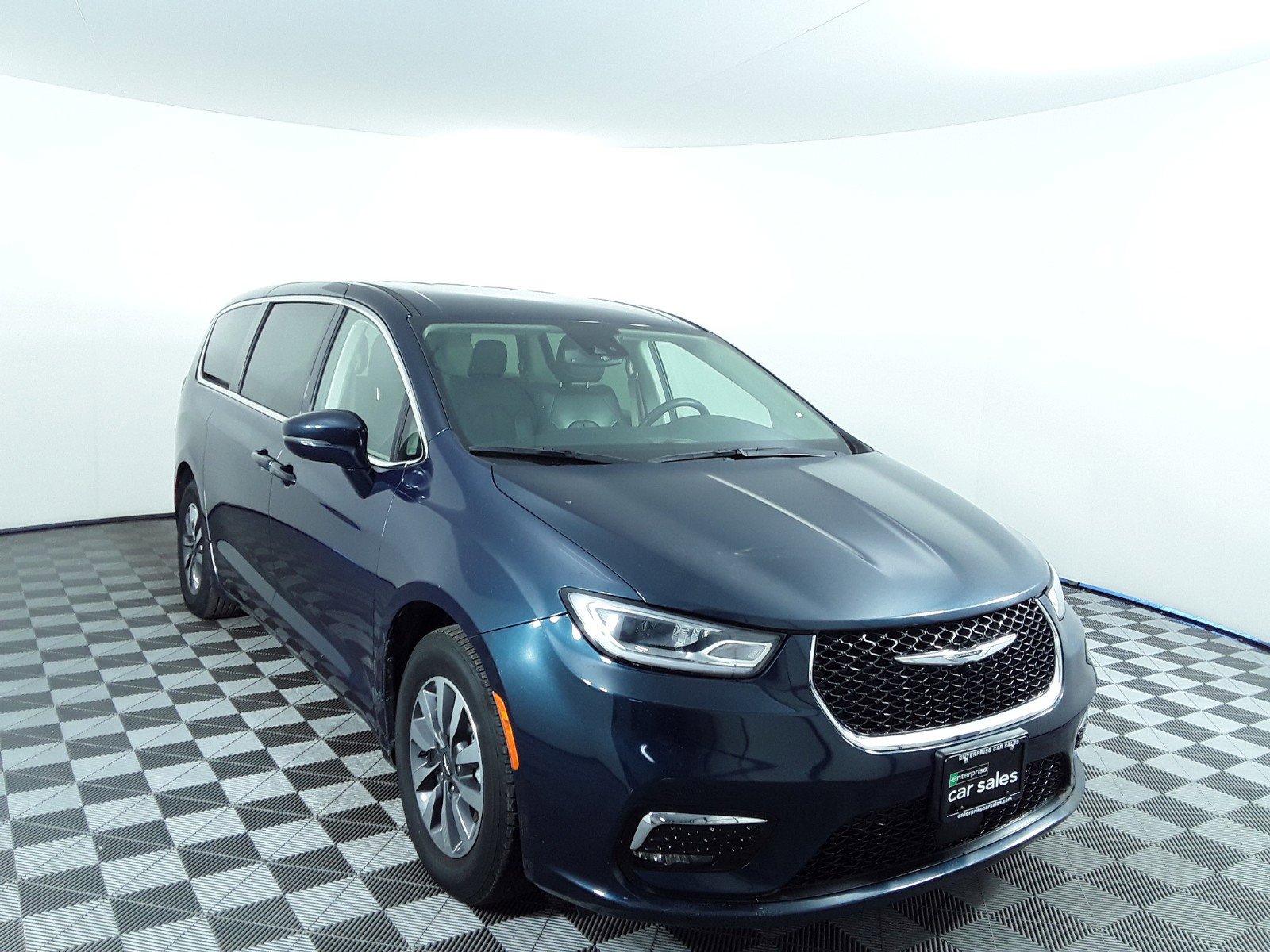 2022 Chrysler Pacifica Hybrid Touring L FWD