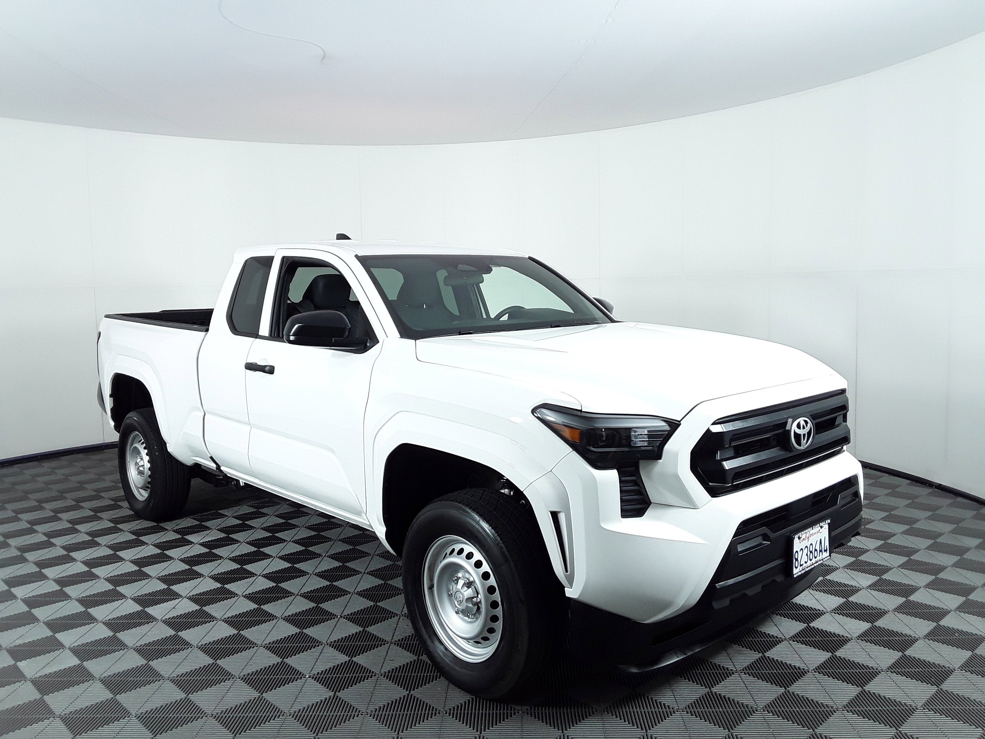 2024 Toyota Tacoma 2WD SR XtraCab 6' Bed AT