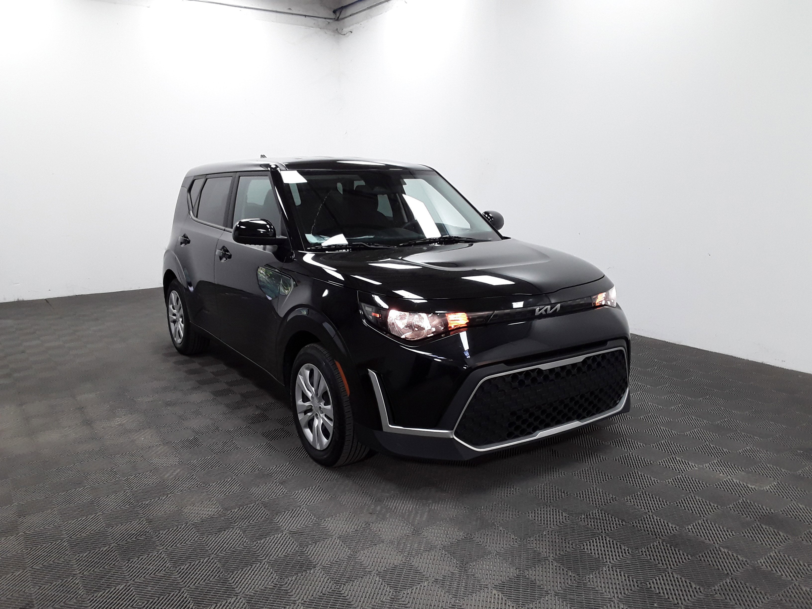 Used 2023 Kia Soul LX IVT