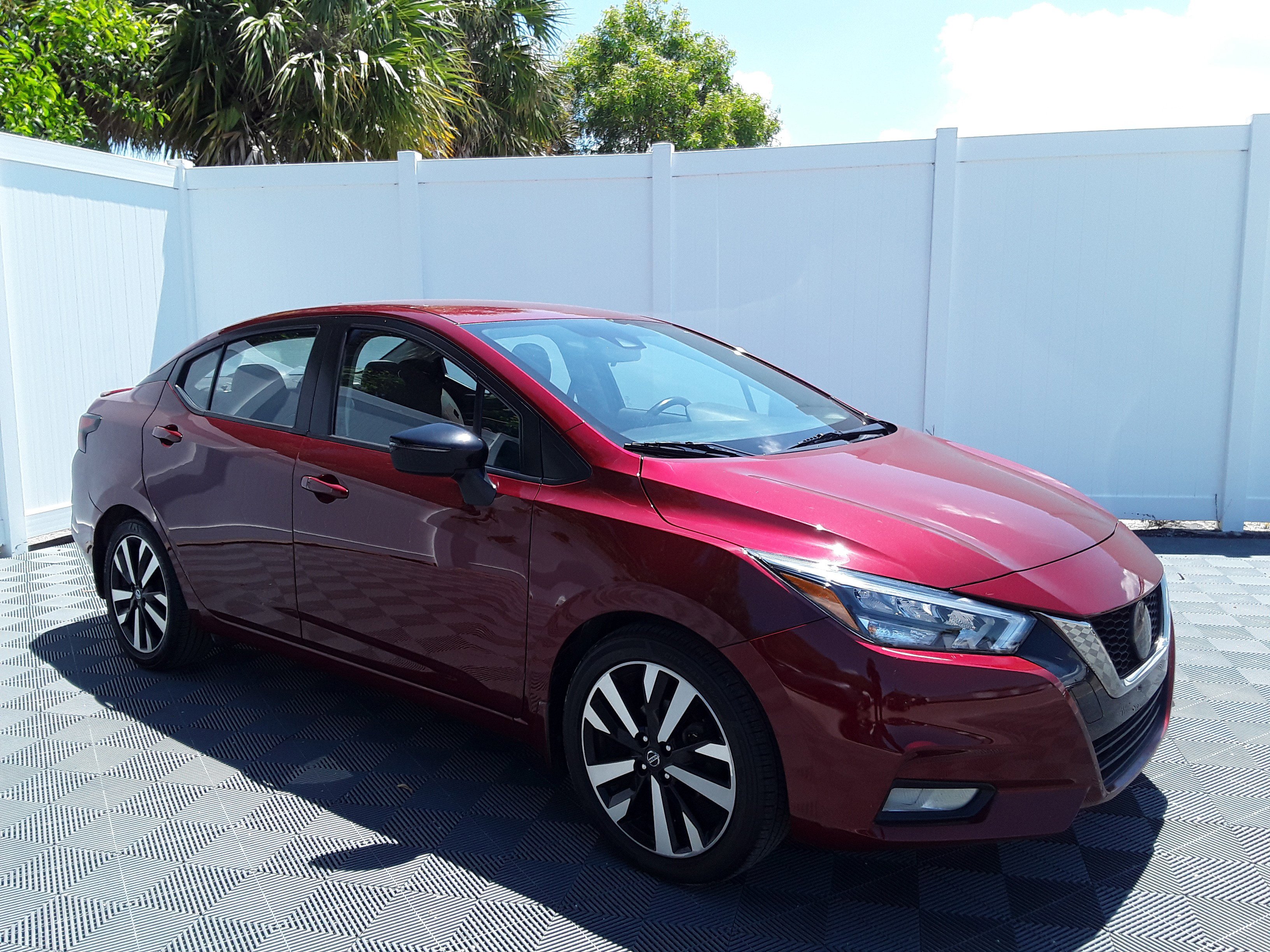 2021 Nissan Versa SR CVT