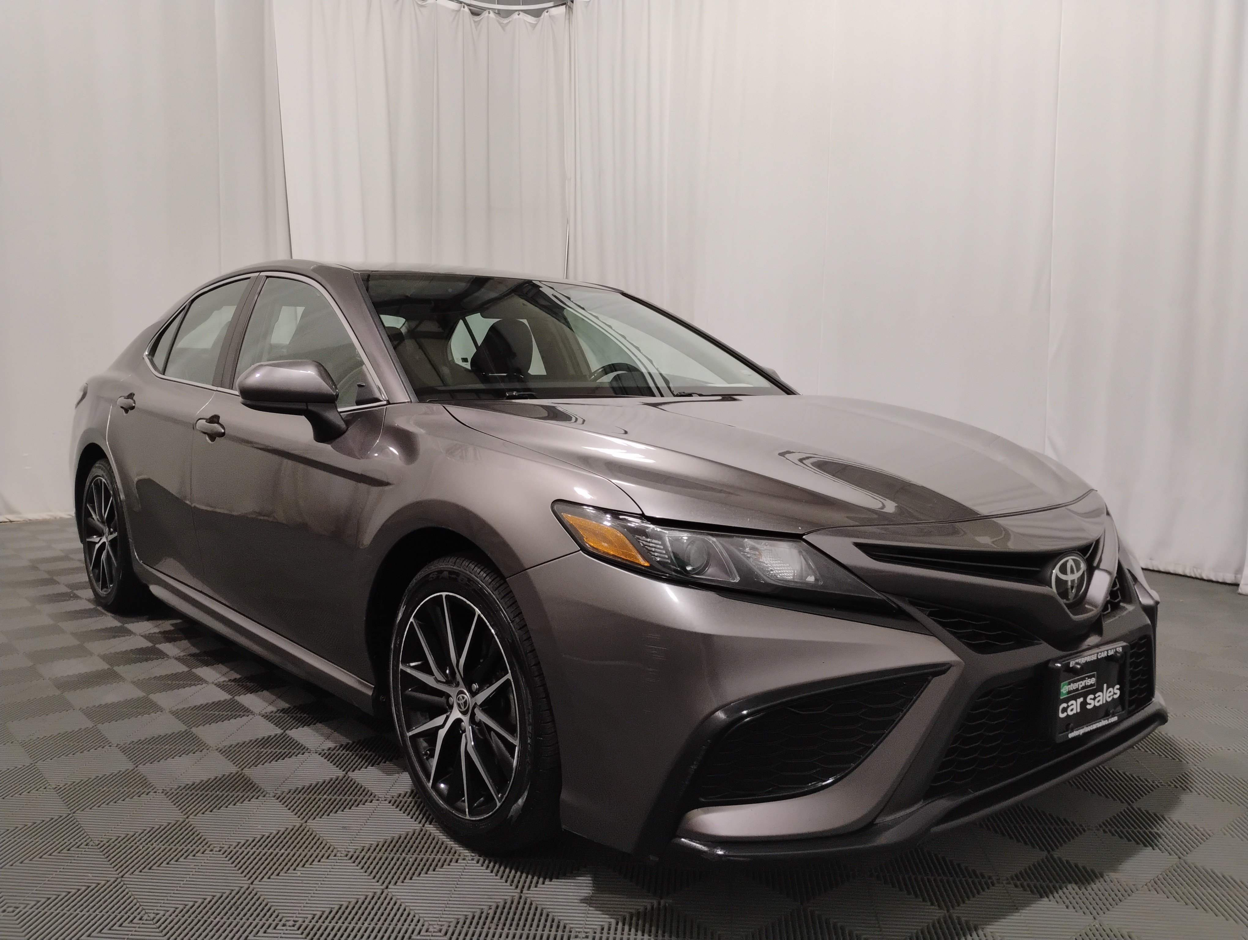 Used 2021 Toyota Camry SE Auto