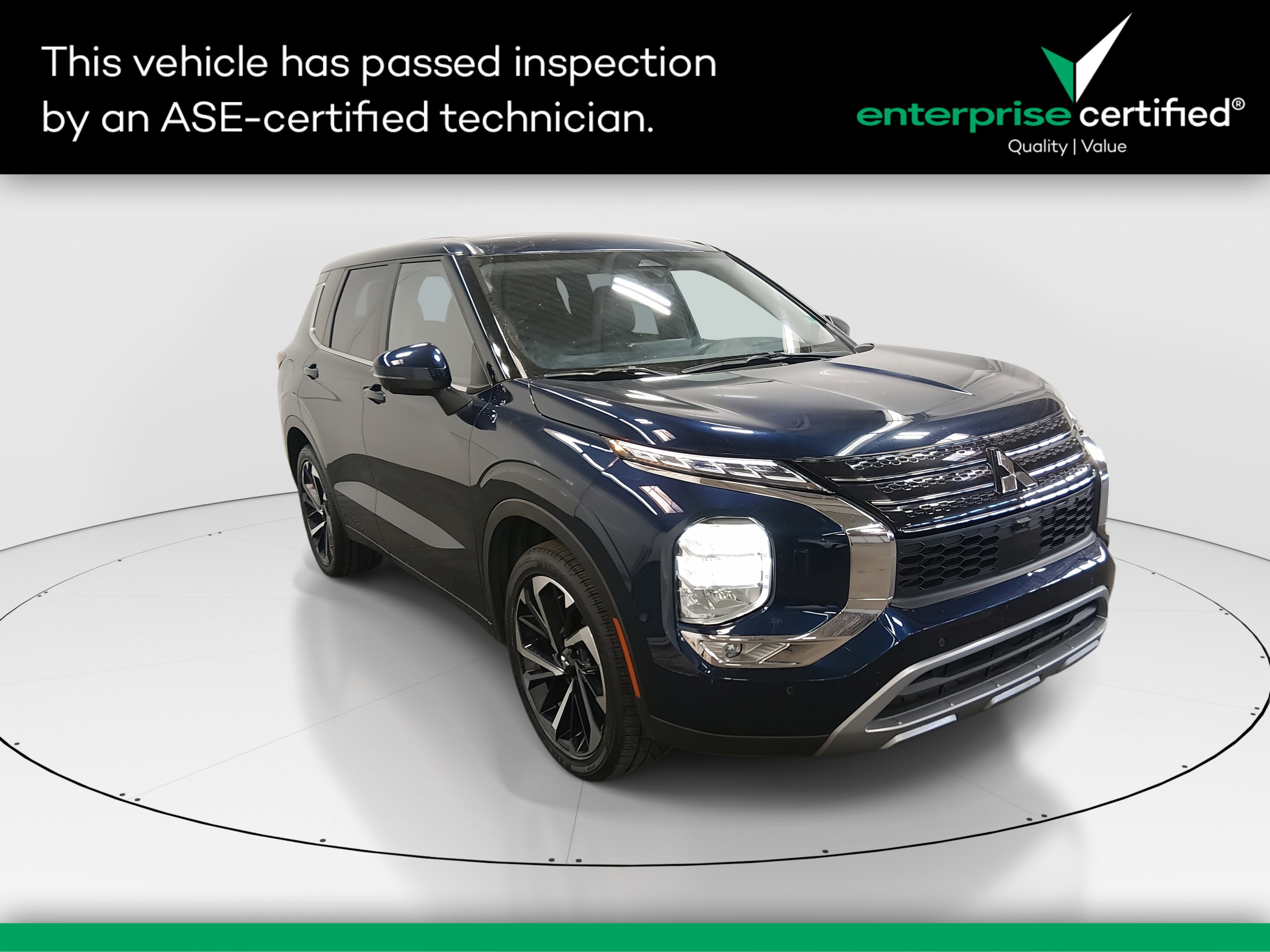 2024 Mitsubishi Outlander SE's photo