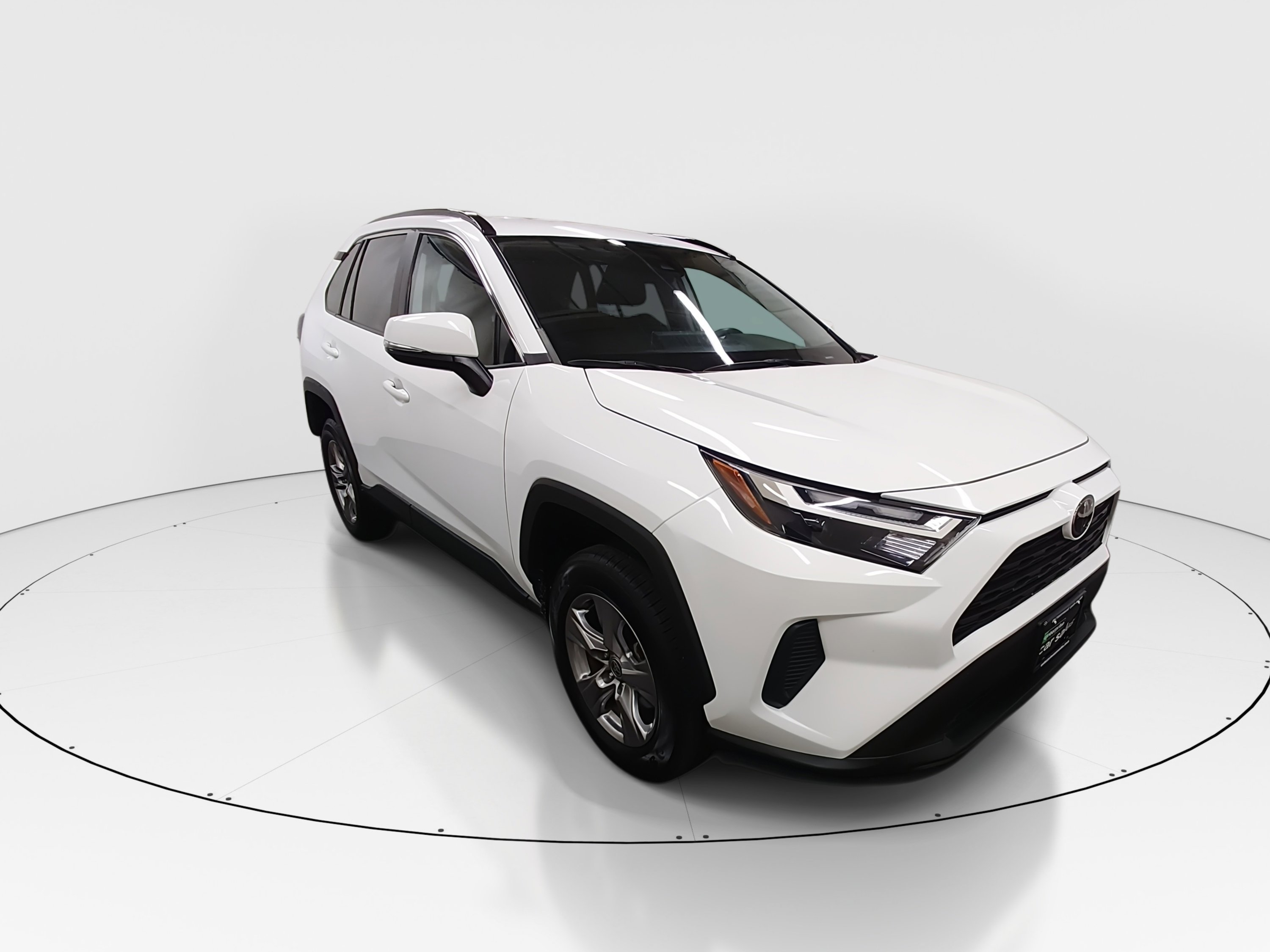 2023 Toyota RAV4 XLE's photo