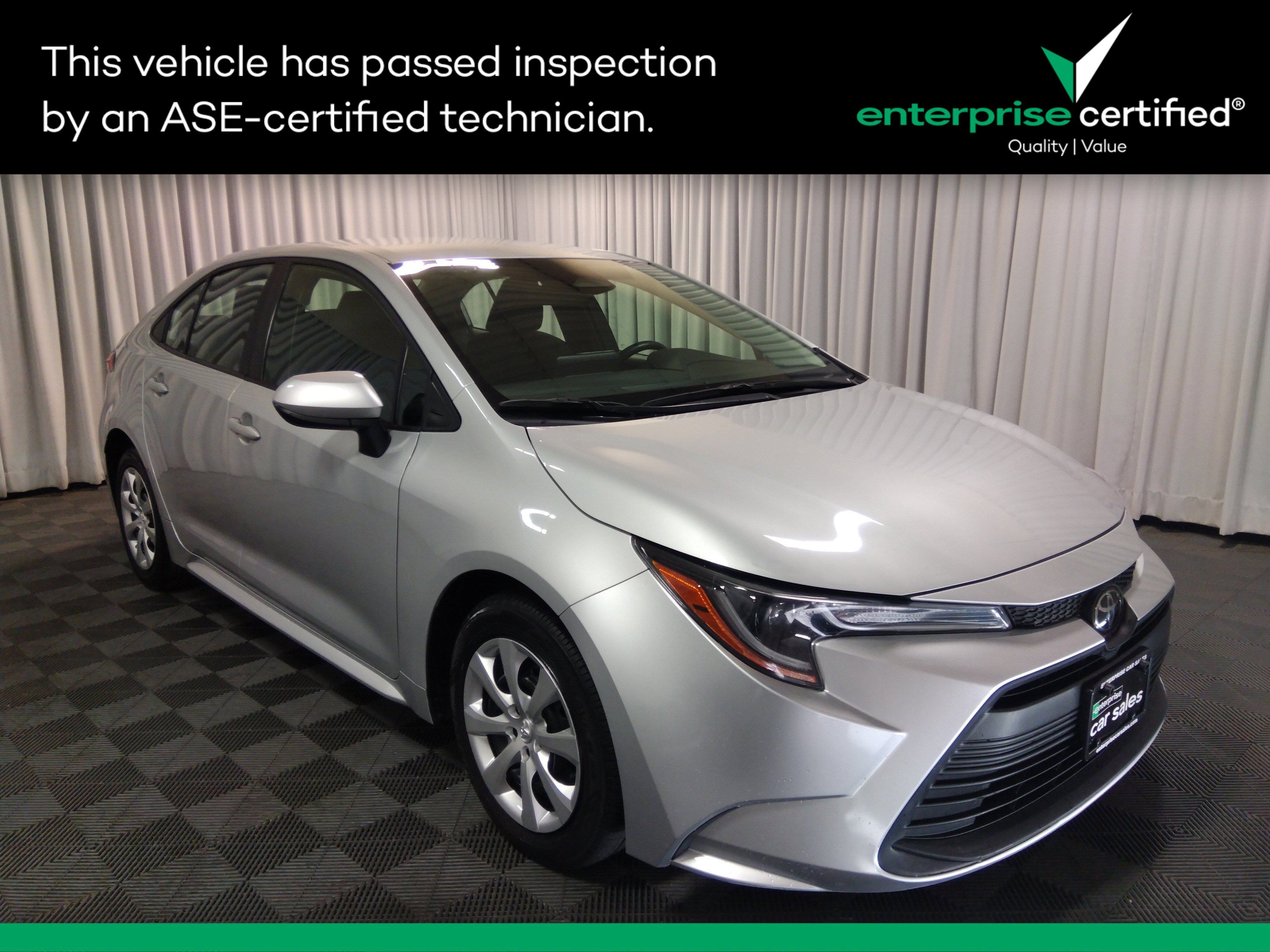 2024 Toyota Corolla LE's photo