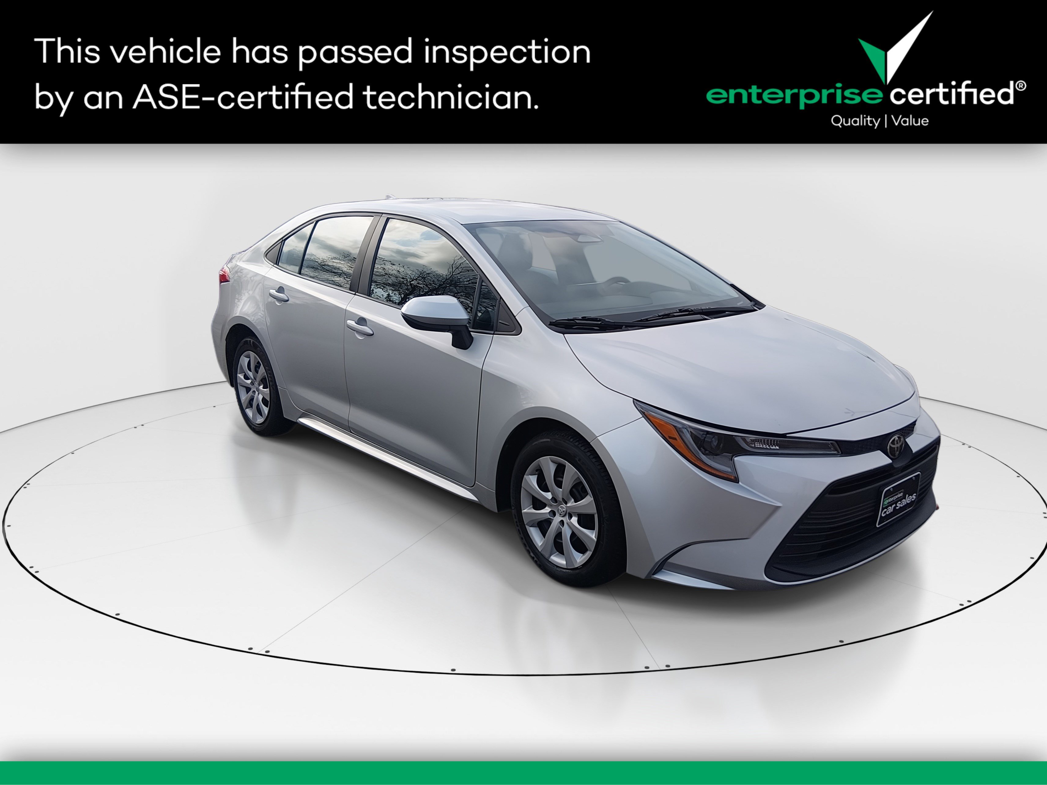 2024 Toyota Corolla LE's photo