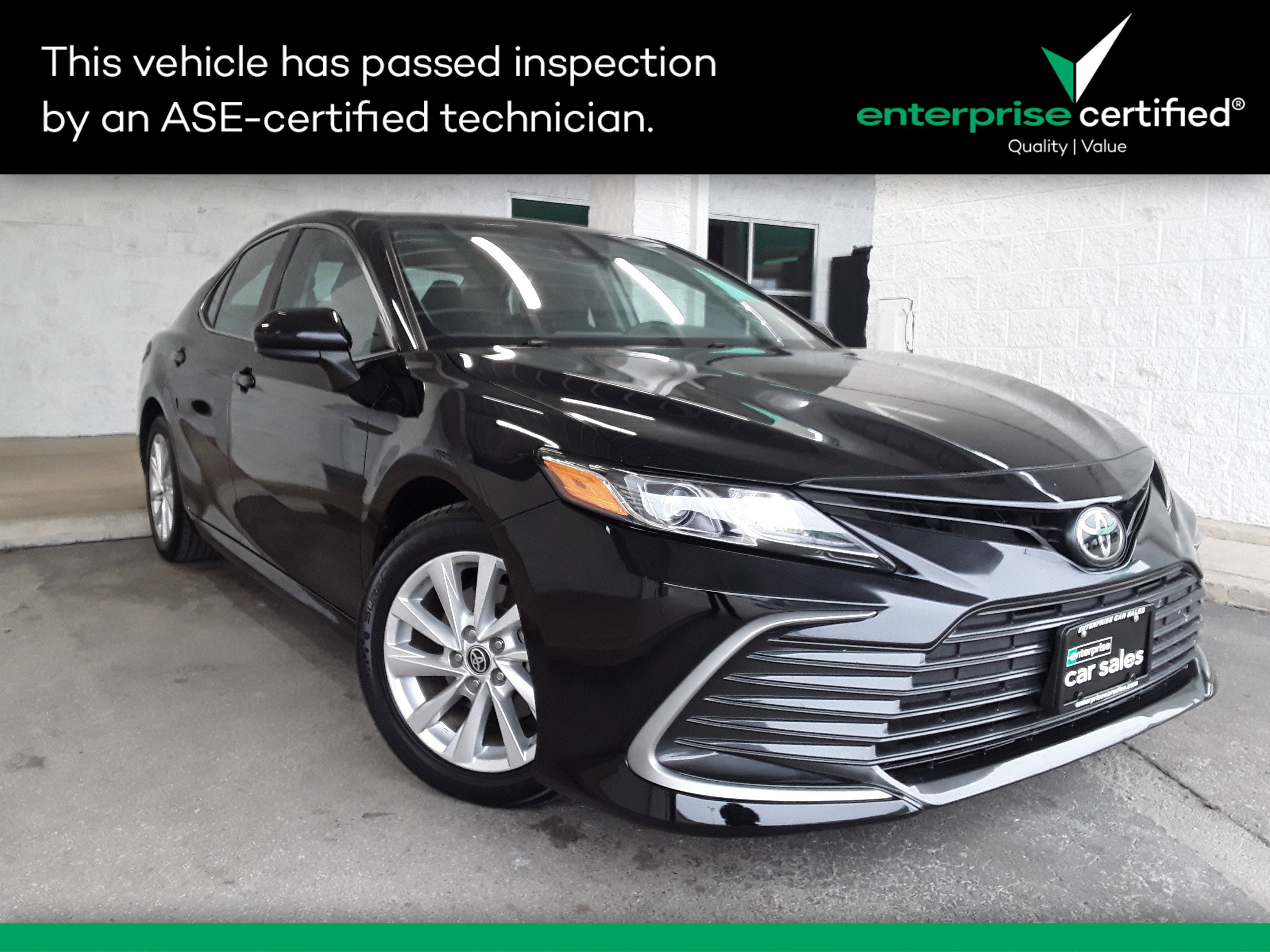 2024 Toyota Camry LE's photo