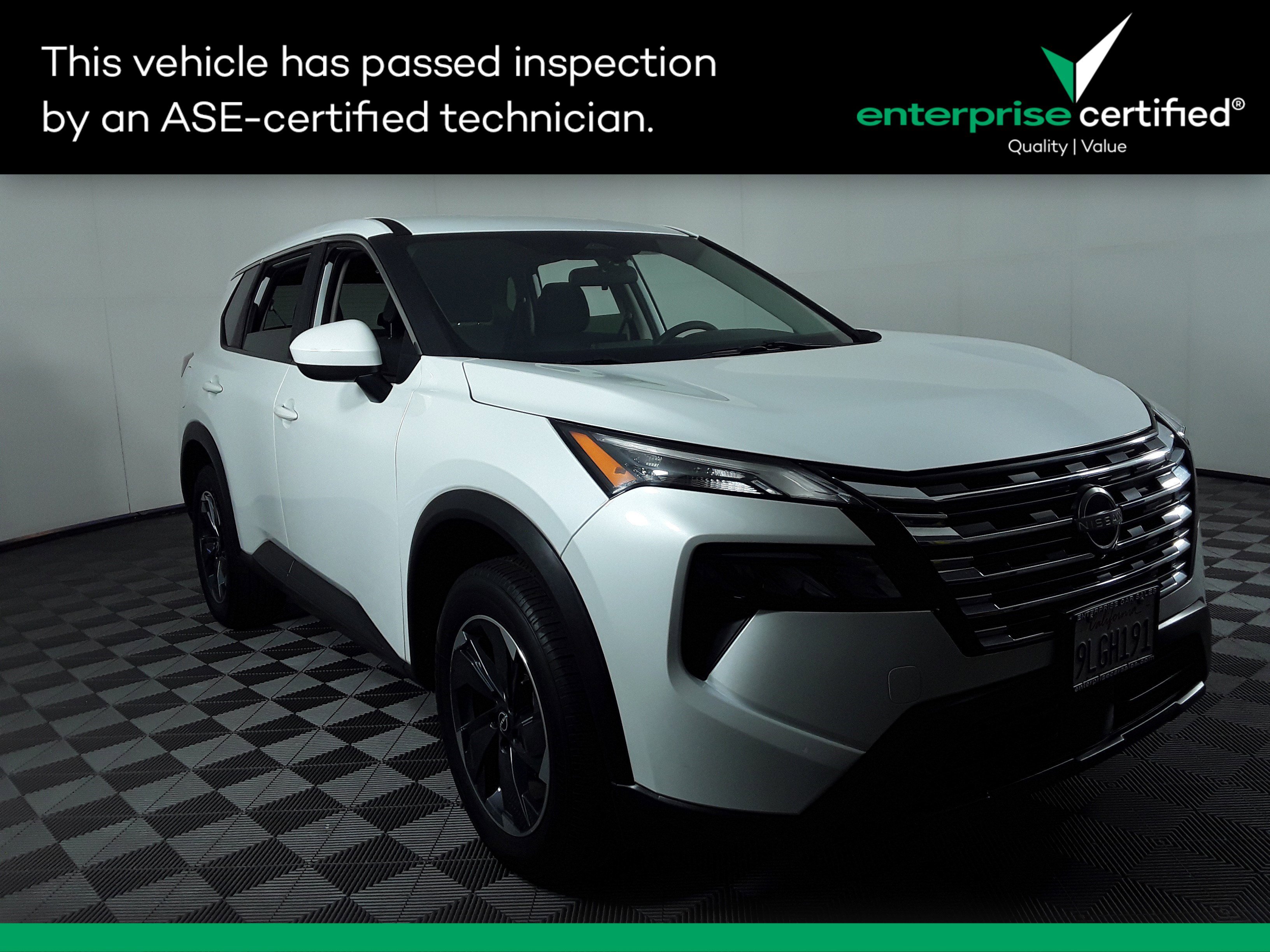 2024 Nissan Rogue SV's photo