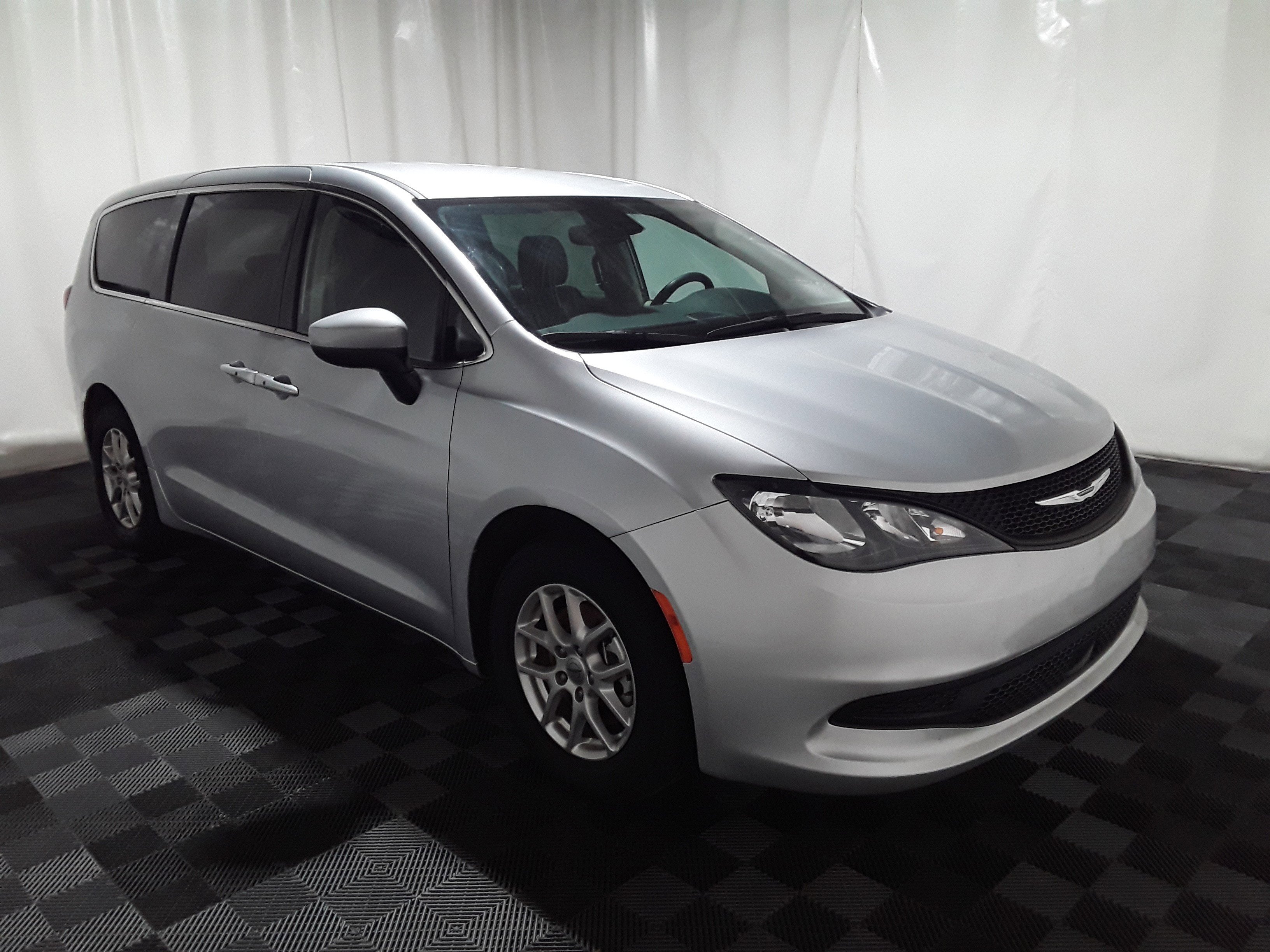 2023 Chrysler Voyager LX FWD
