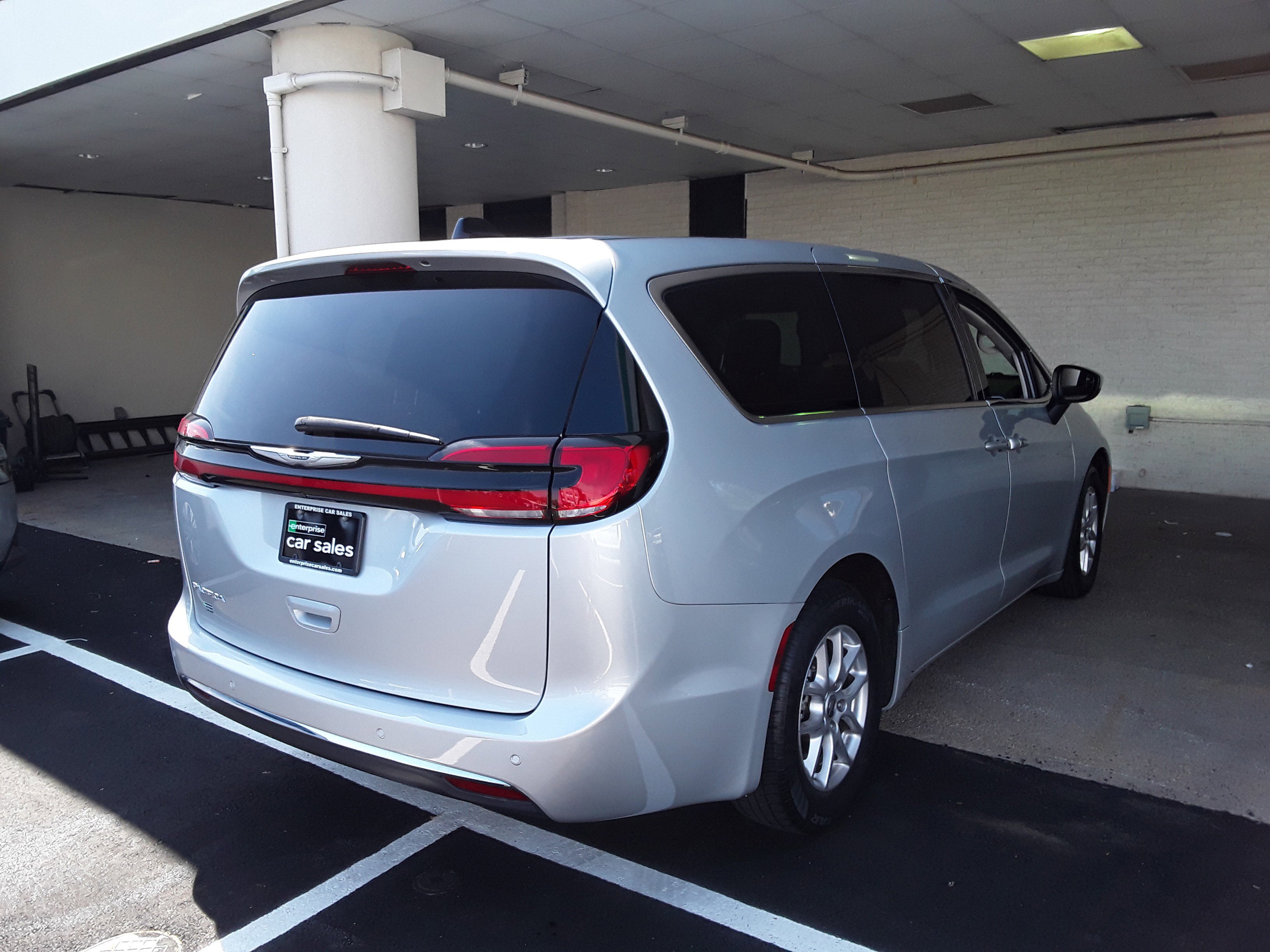 Image 2 of Used 2023 Chrysler Pacifica Touring L FWD