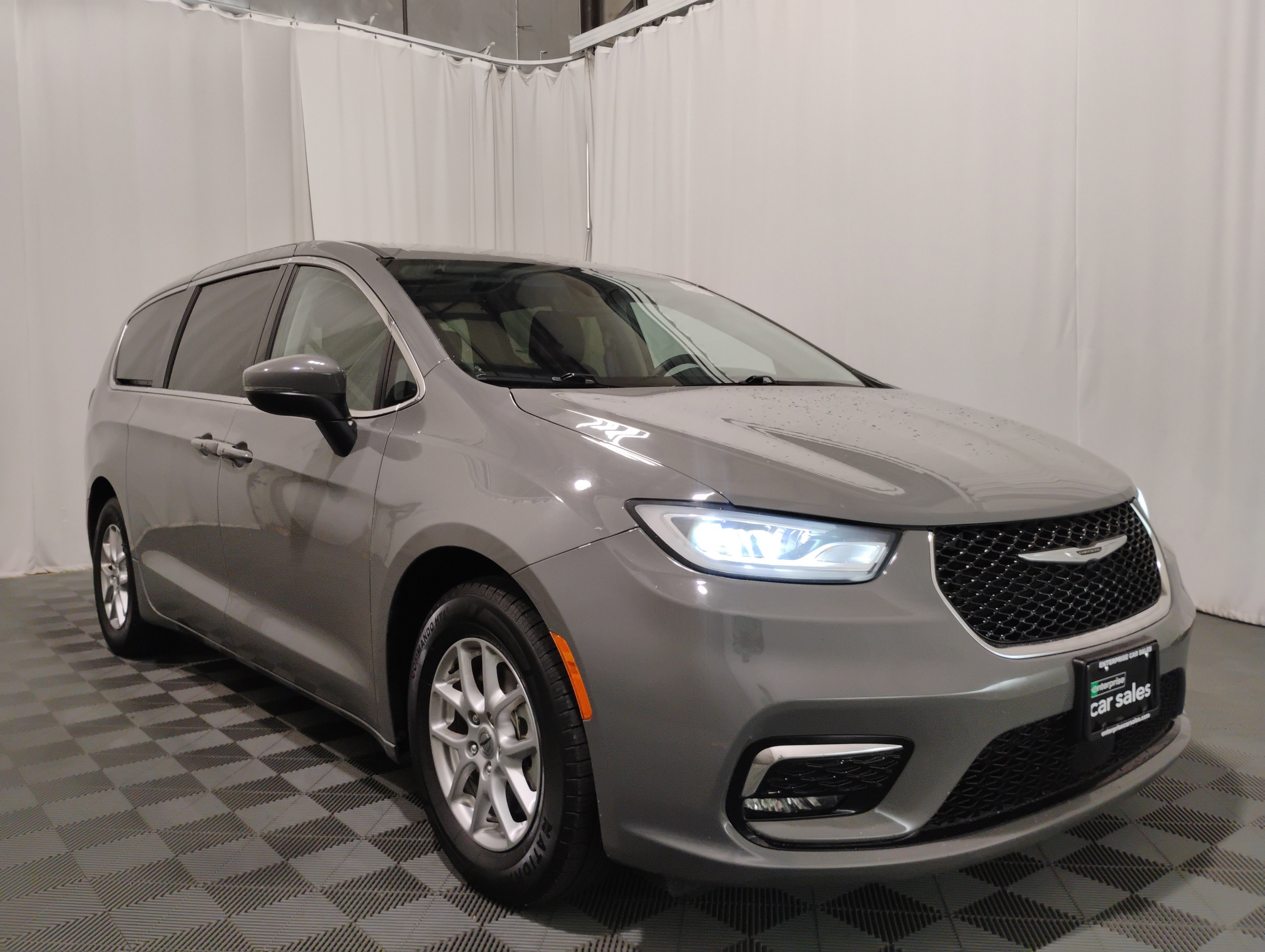 Used 2023 Chrysler Pacifica Touring L FWD