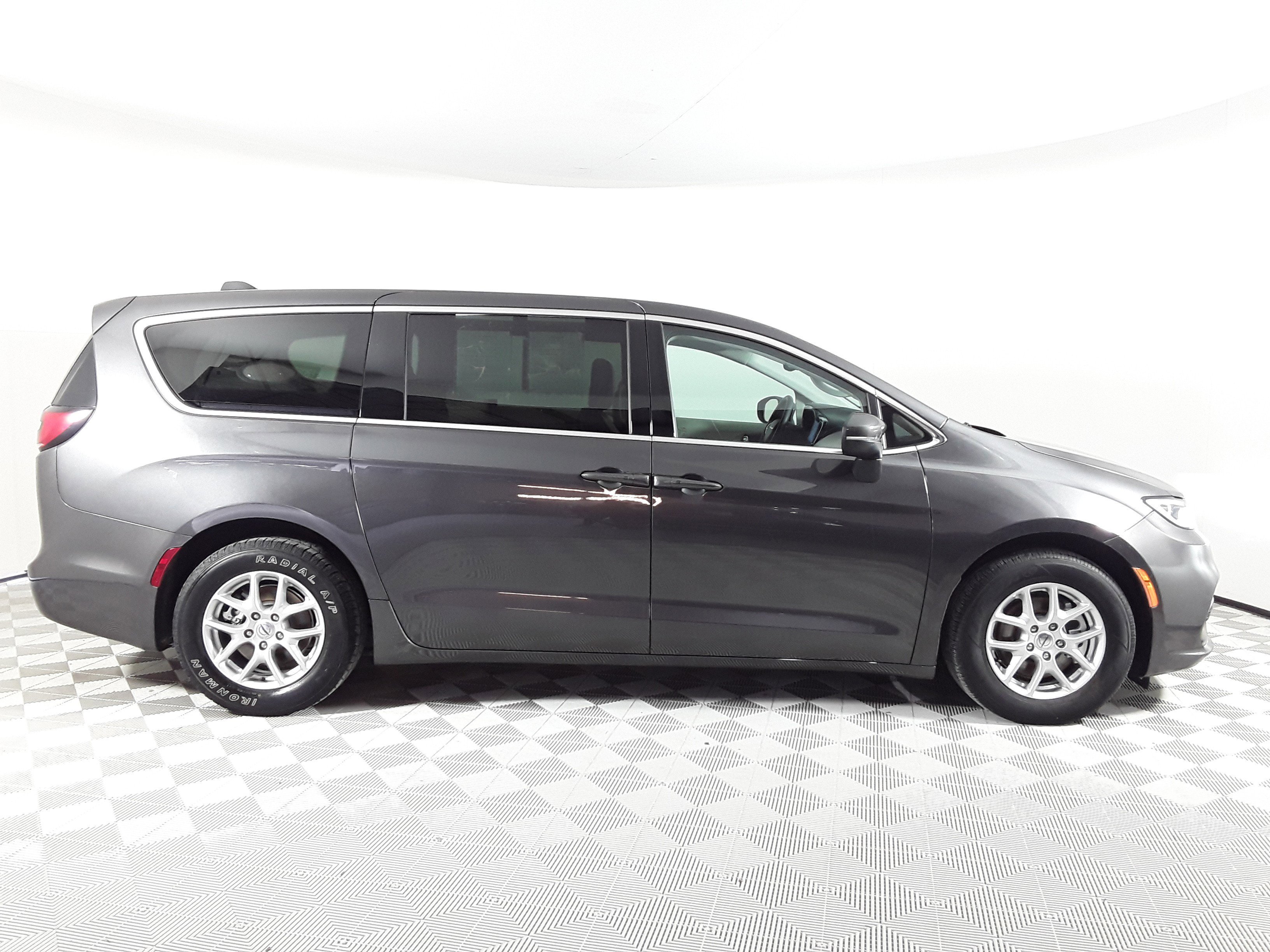Image 2 of Used 2023 Chrysler Pacifica Touring L FWD