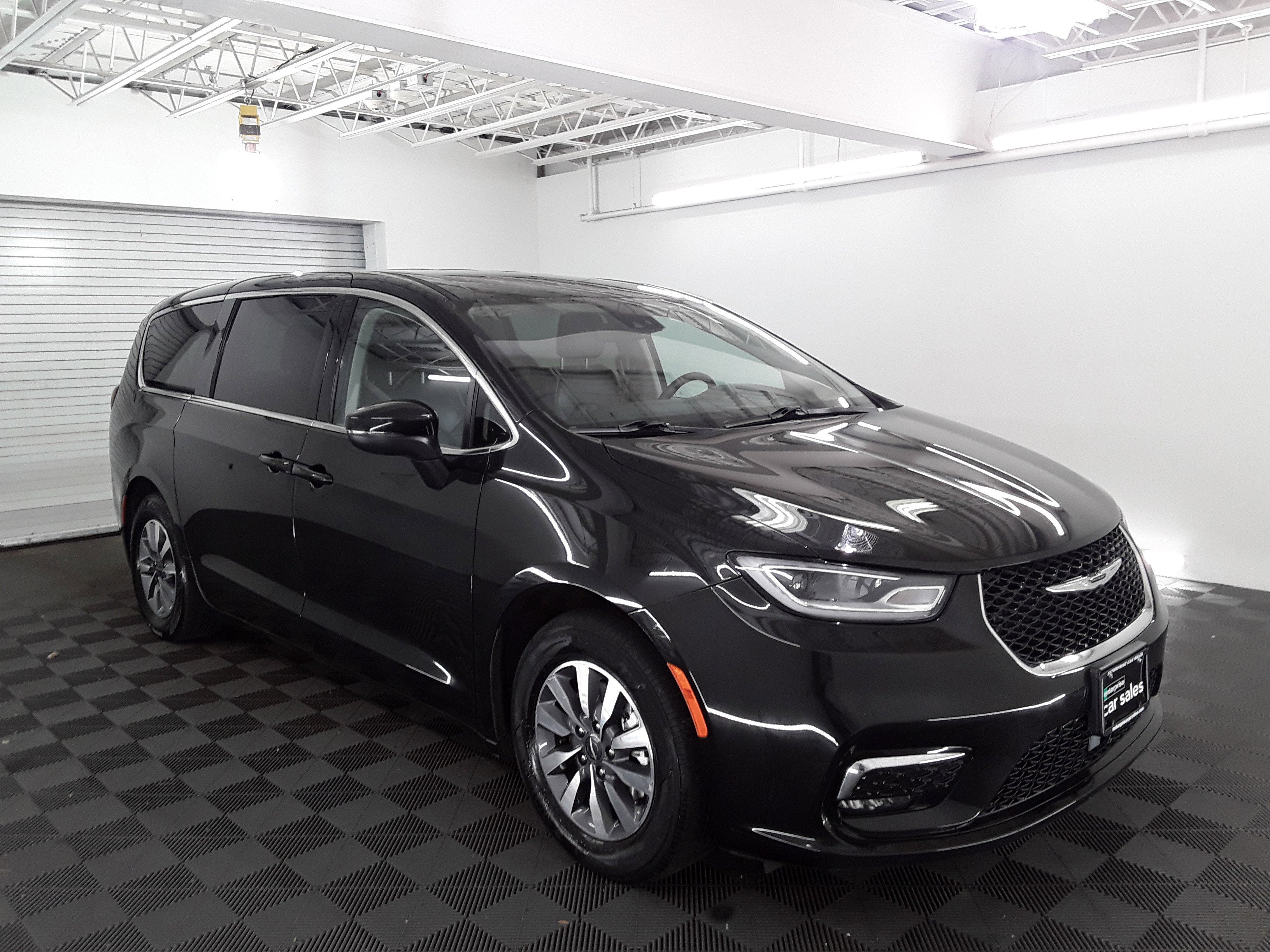 2023 Chrysler Pacifica Hybrid Touring L FWD
