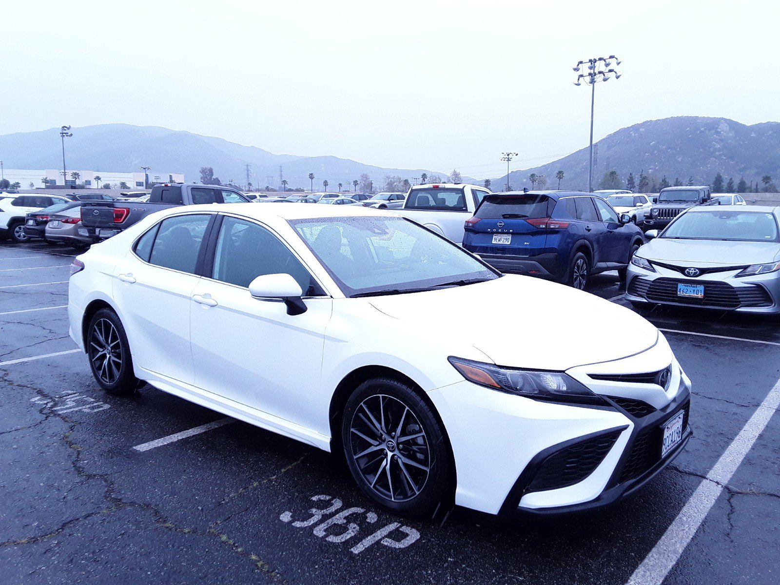 2022 Toyota Camry SE Auto