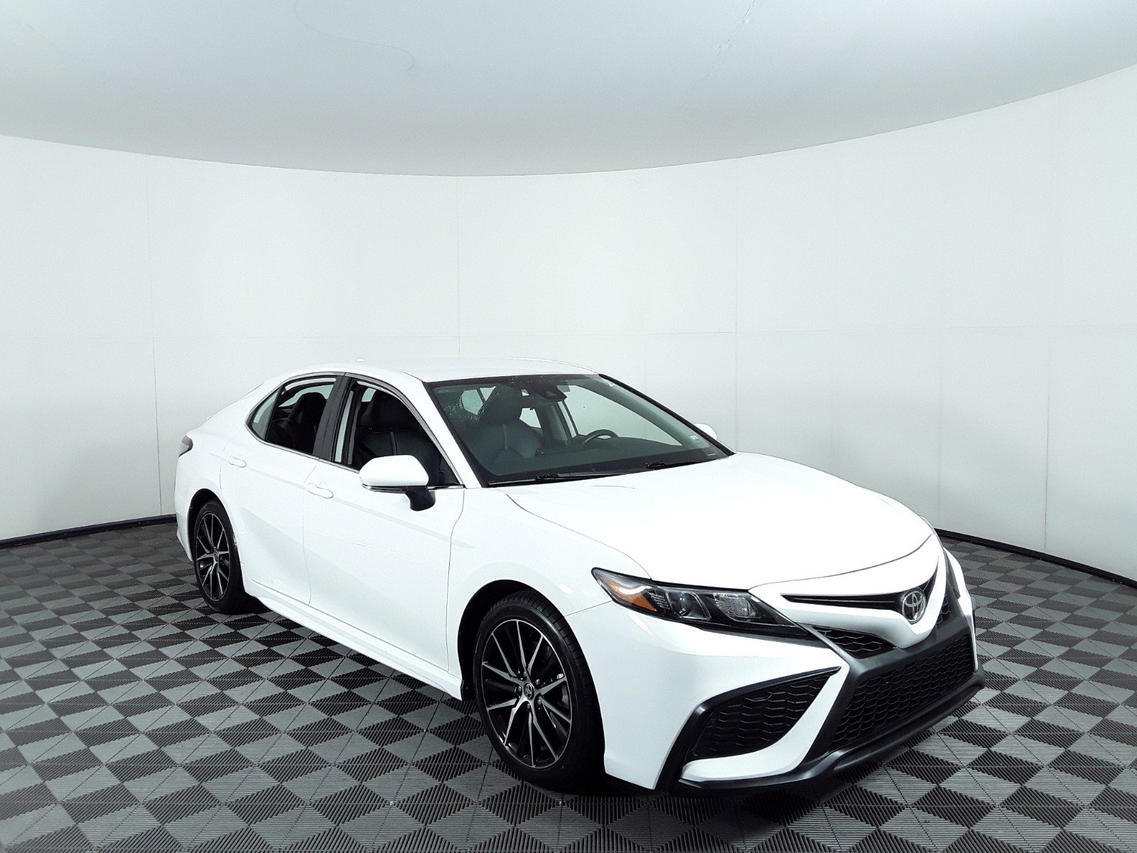 2022 Toyota Camry SE Auto