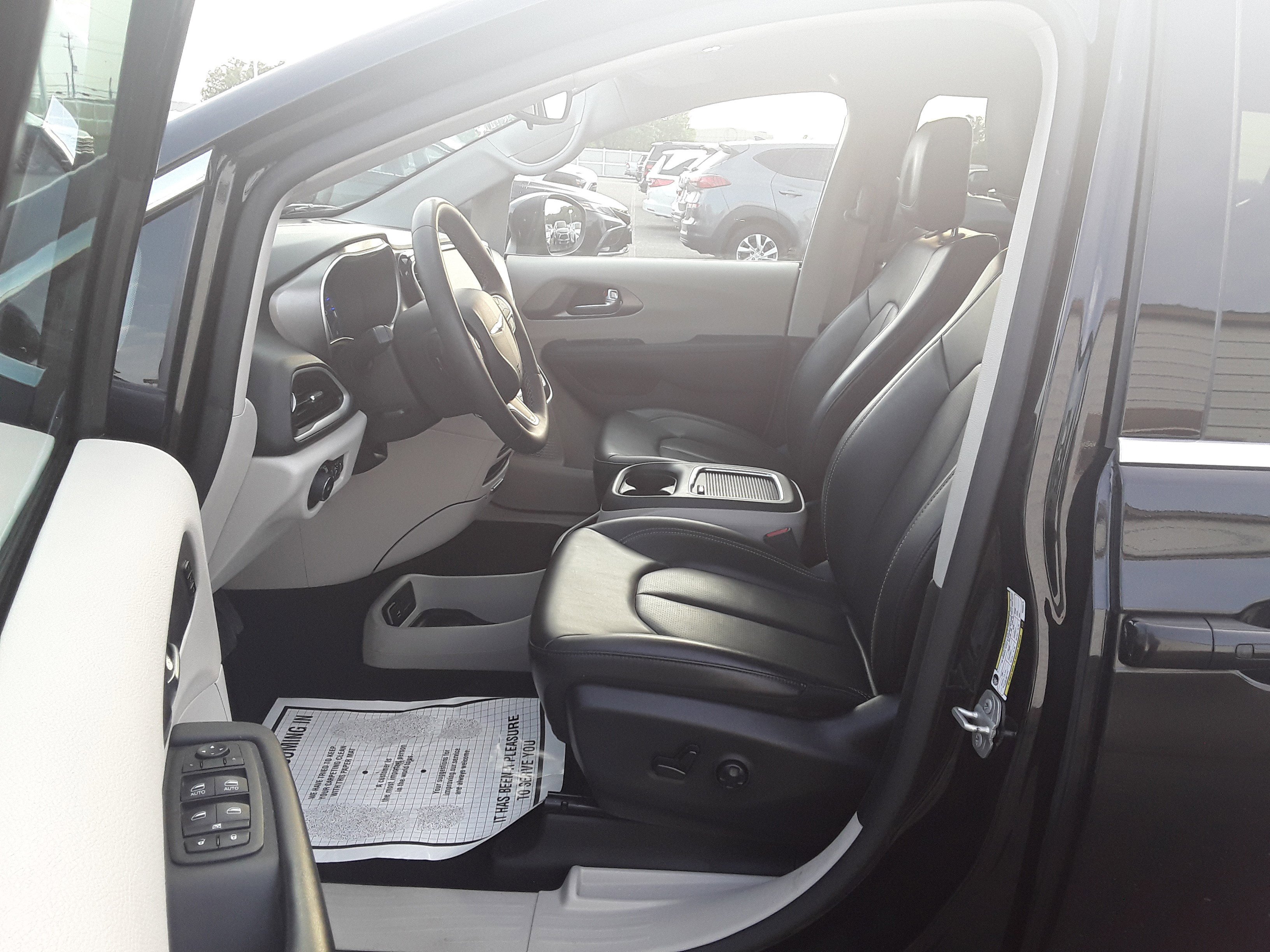 Image 9 of Used 2023 Chrysler Pacifica Touring L FWD
