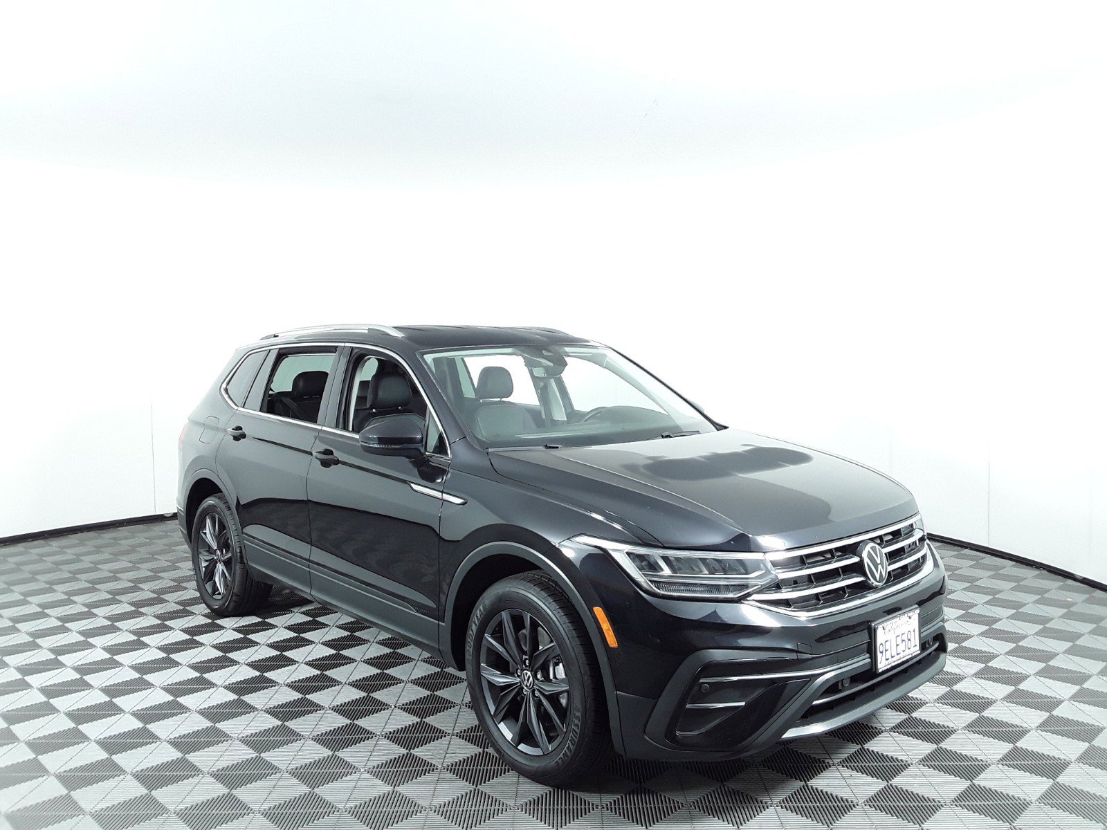 2023 Volkswagen Tiguan 2.0T SE FWD