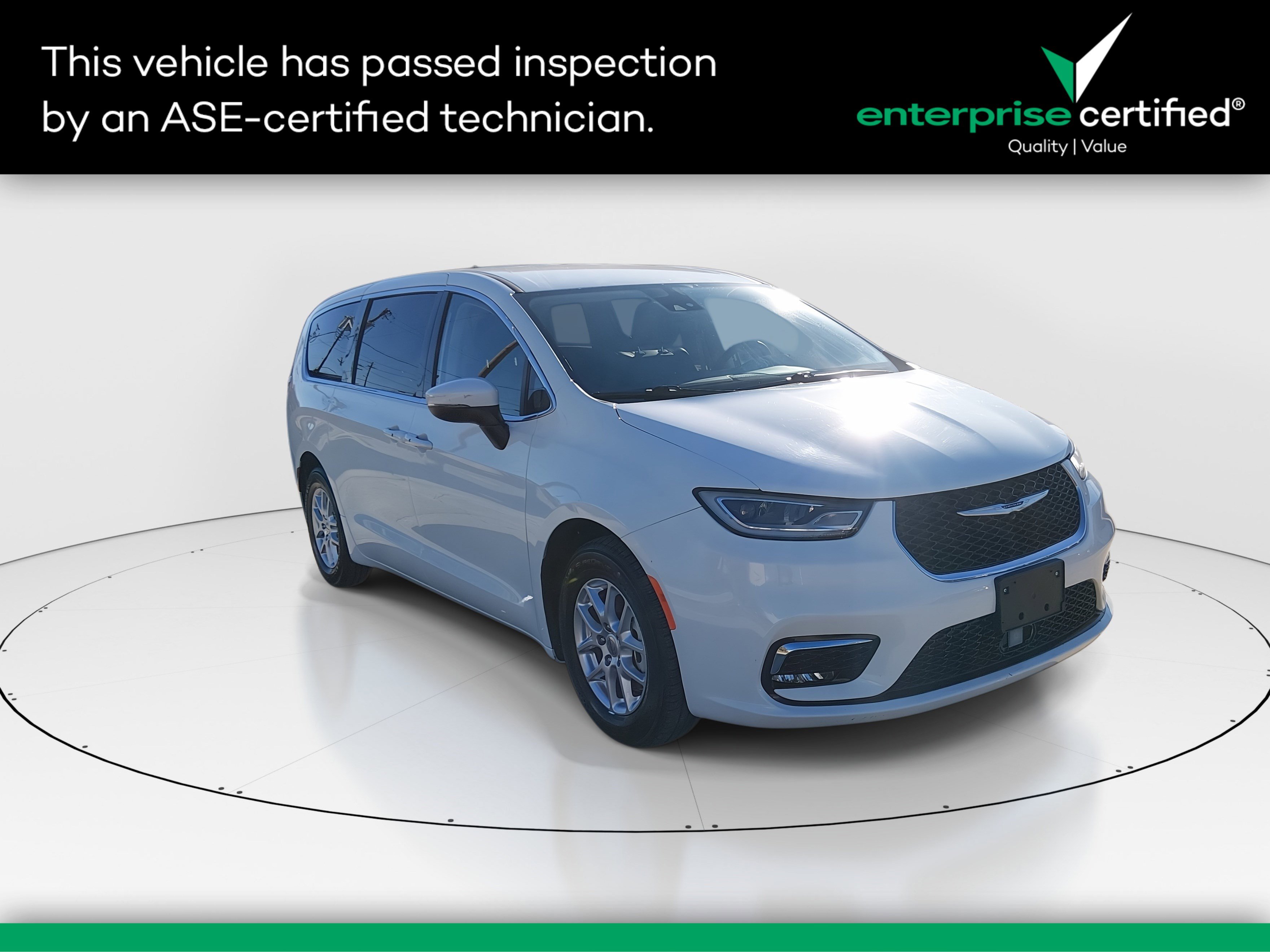 2023 Chrysler Pacifica Touring L's photo