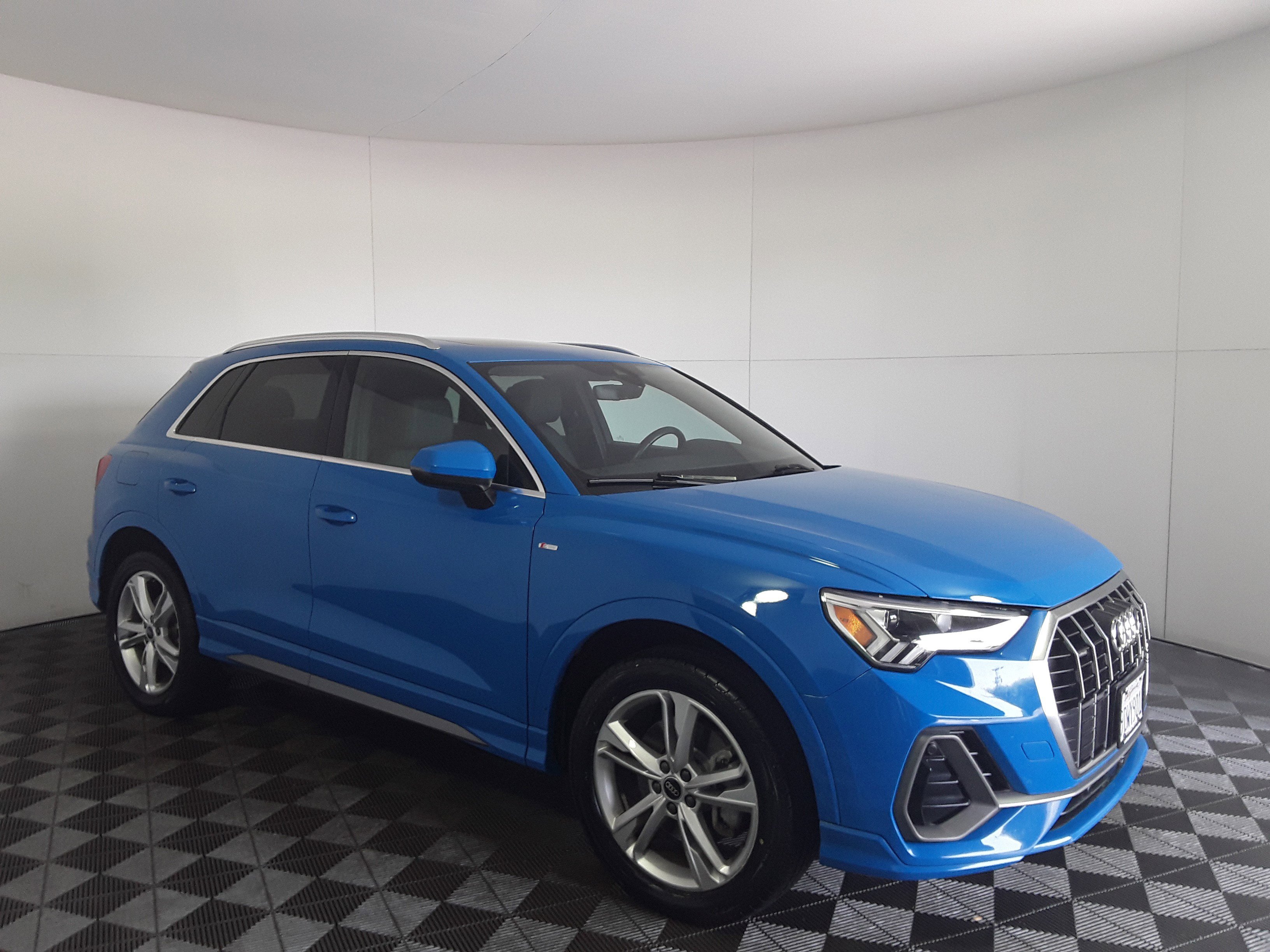 2023 Audi Q3 S line Premium 45 TFSI quattro