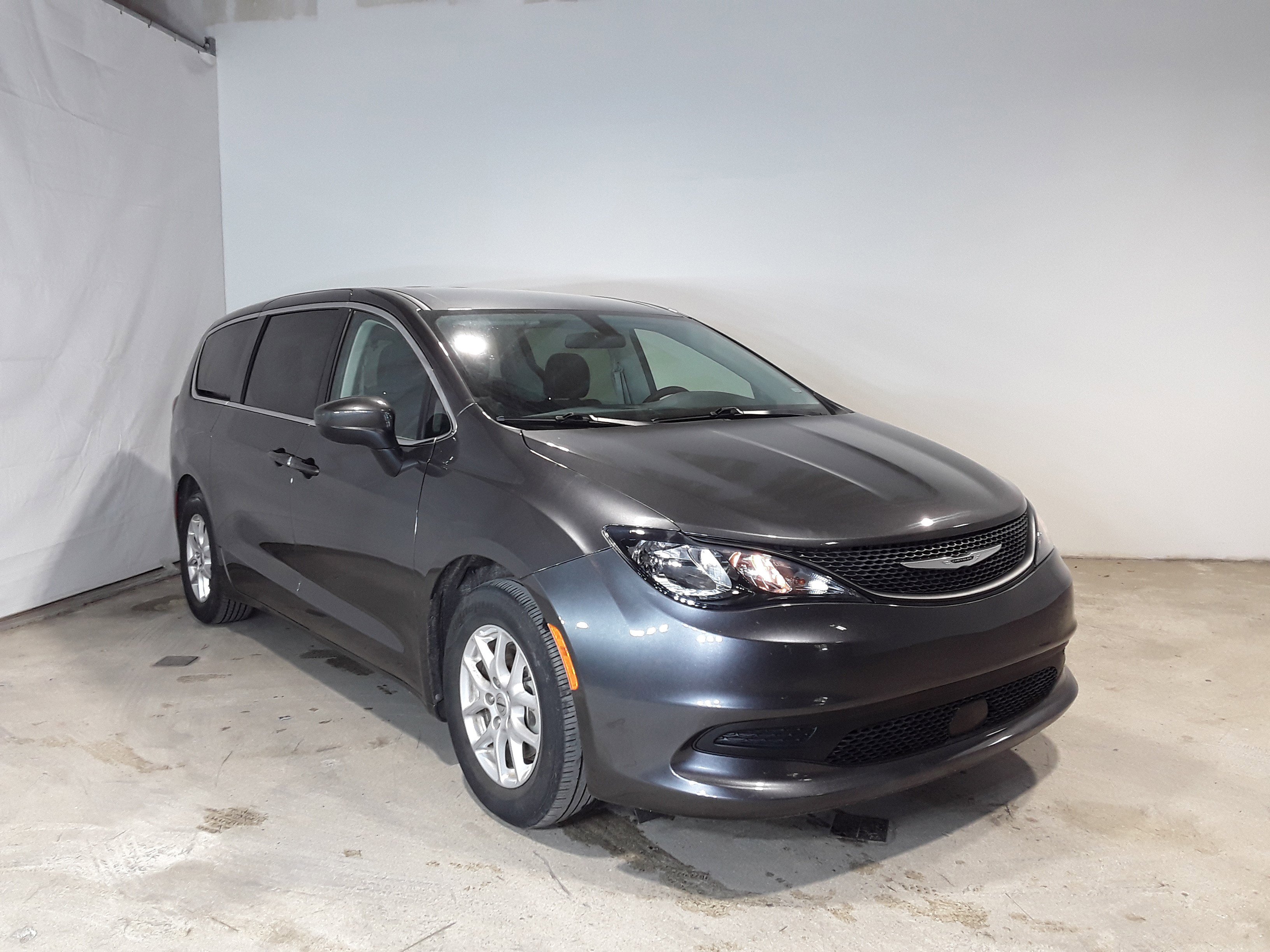 Used 2022 Chrysler Voyager LX FWD