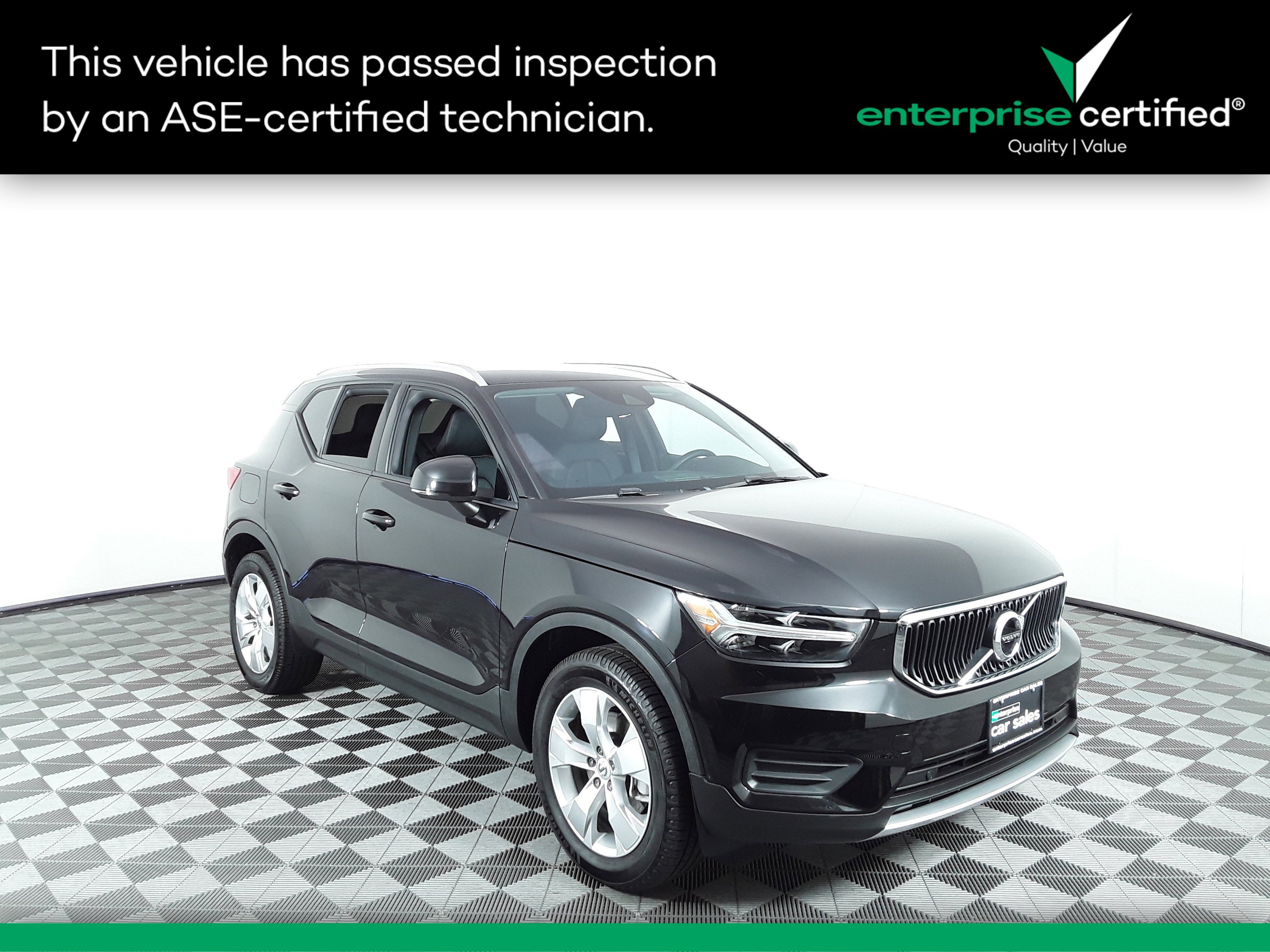2022 Volvo XC40 T5 AWD Momentum