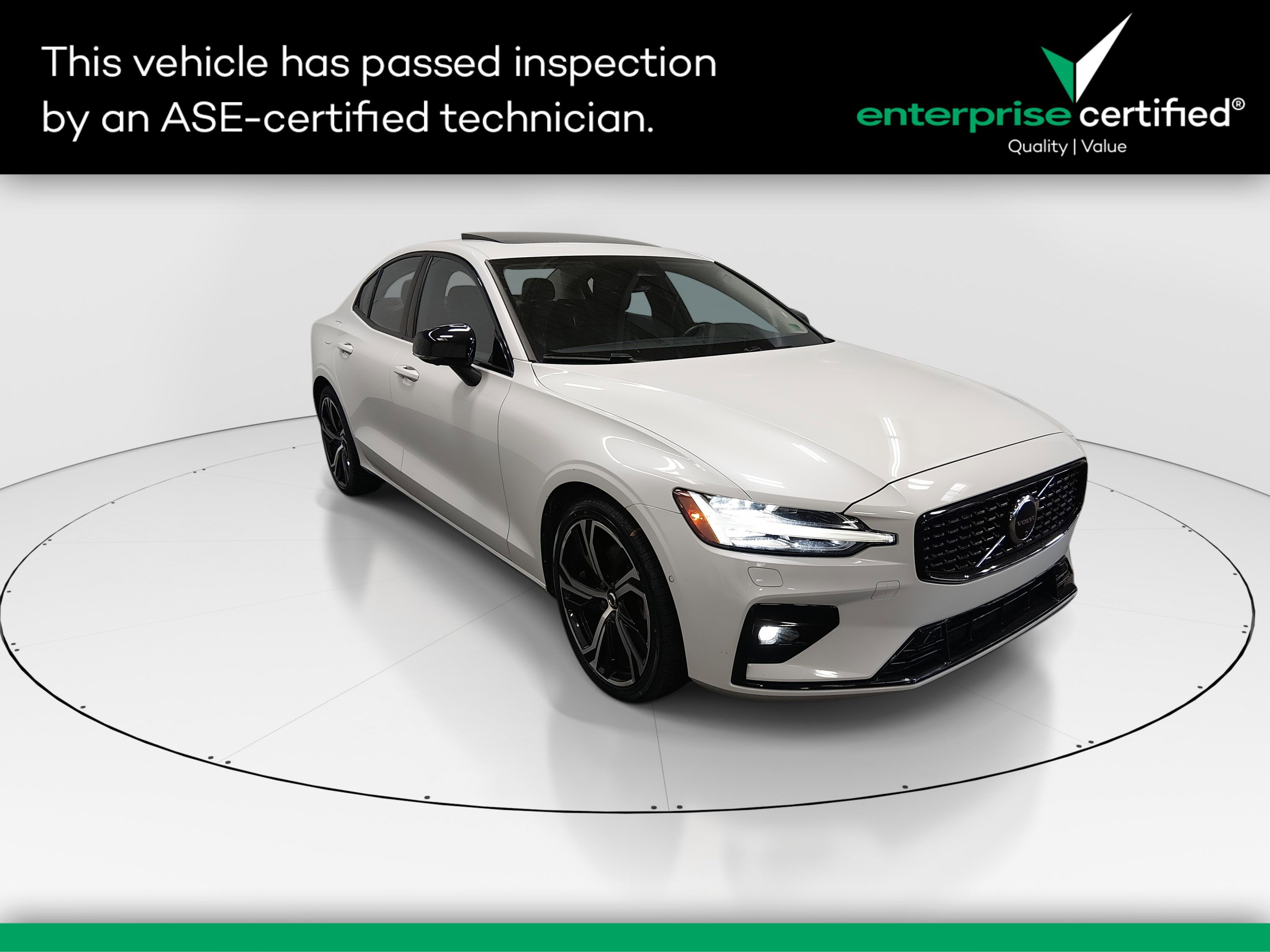 2024 Volvo S60 Plus's photo