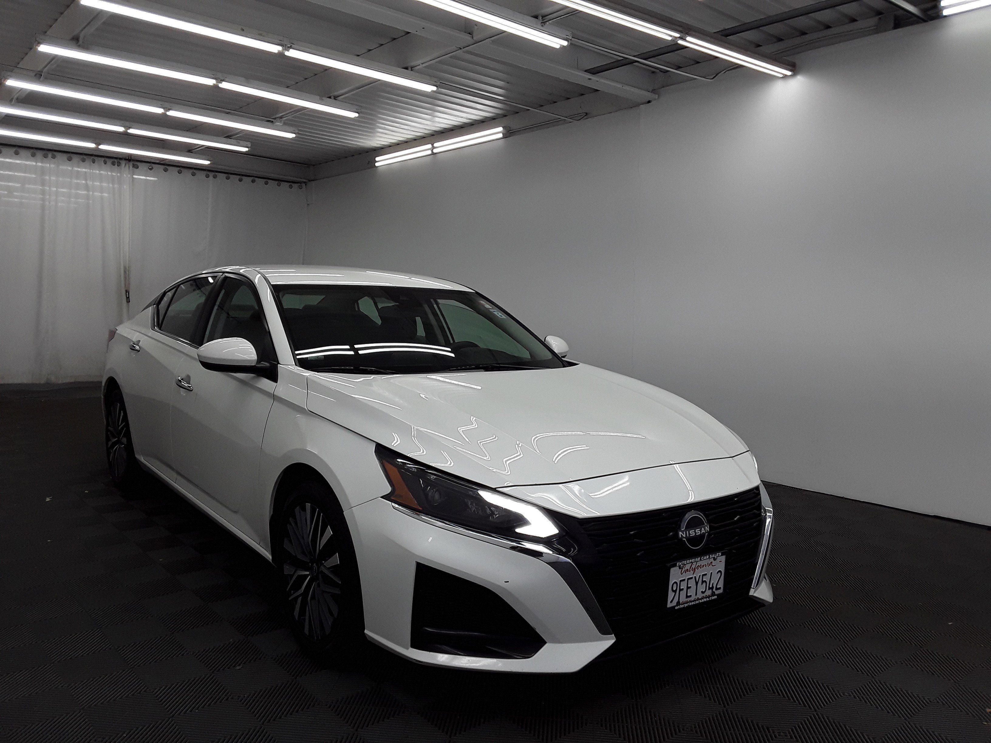 Used 2023 Nissan Altima 2.5 SV Sedan