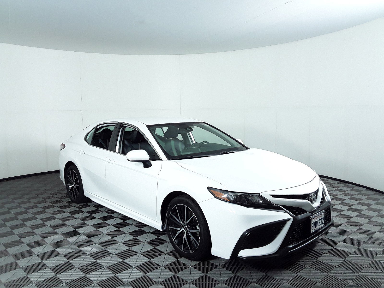 2021 Toyota Camry SE Auto