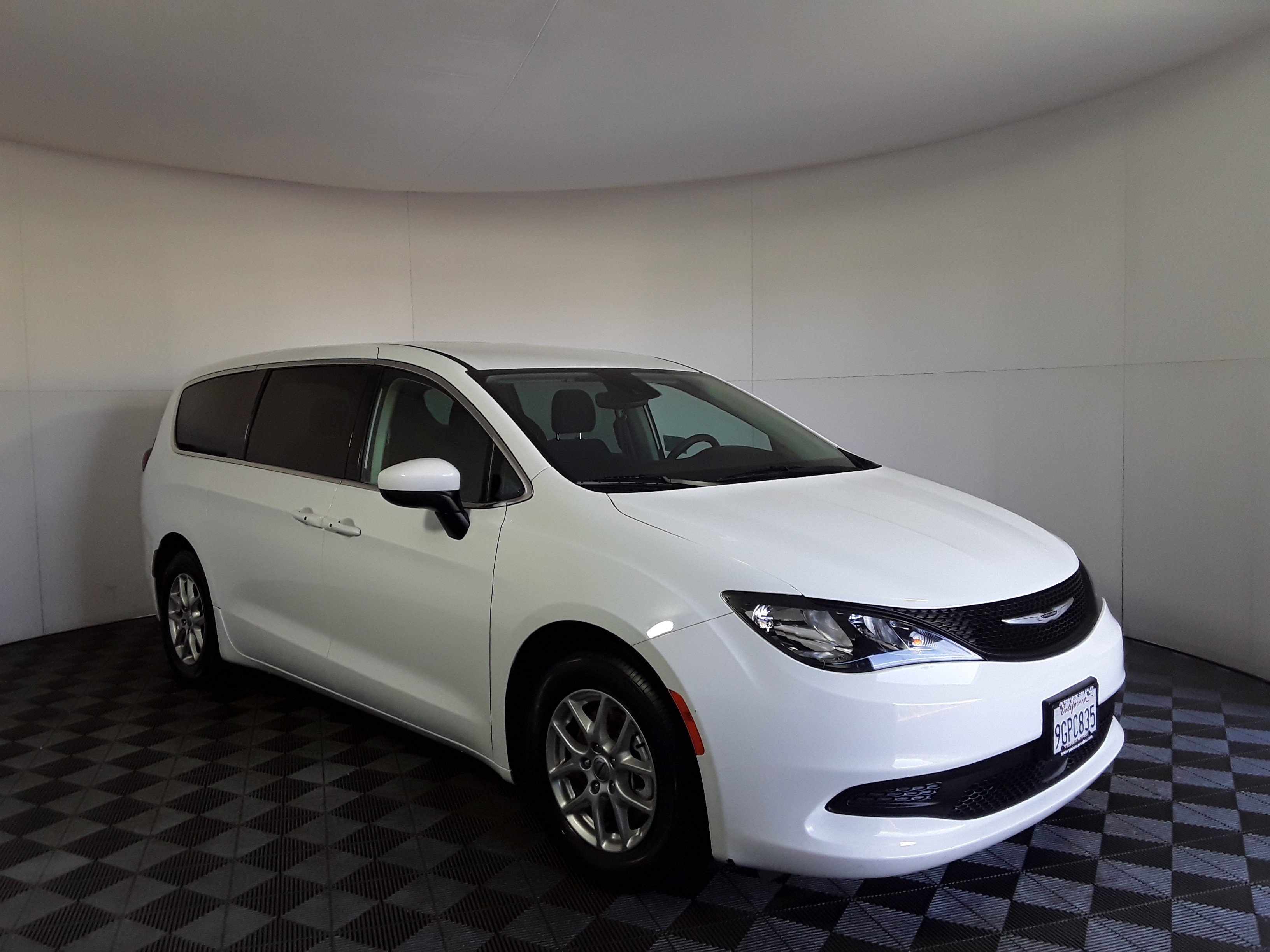 2023 Chrysler Voyager LX FWD