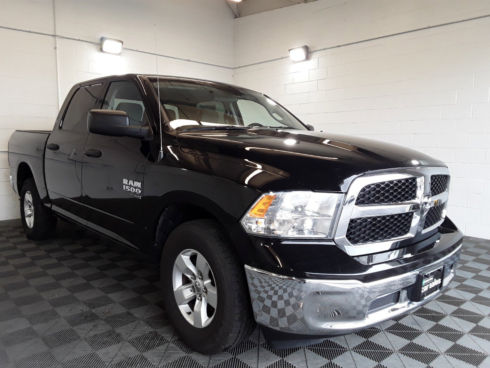 2022 Ram 1500 Classic SLT 4x2 Crew Cab 5'7