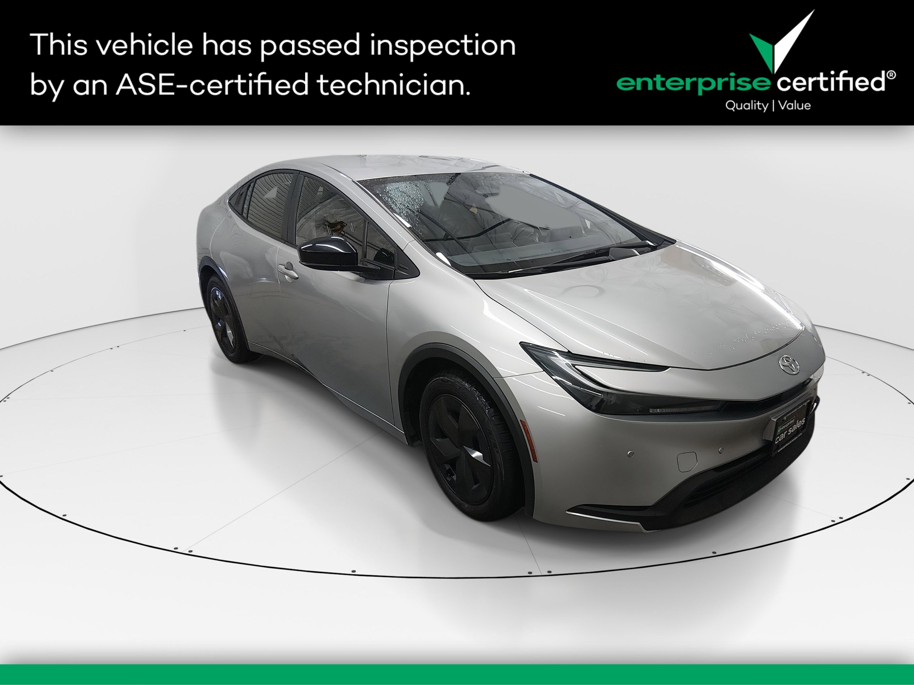 2024 Toyota Prius LE's photo