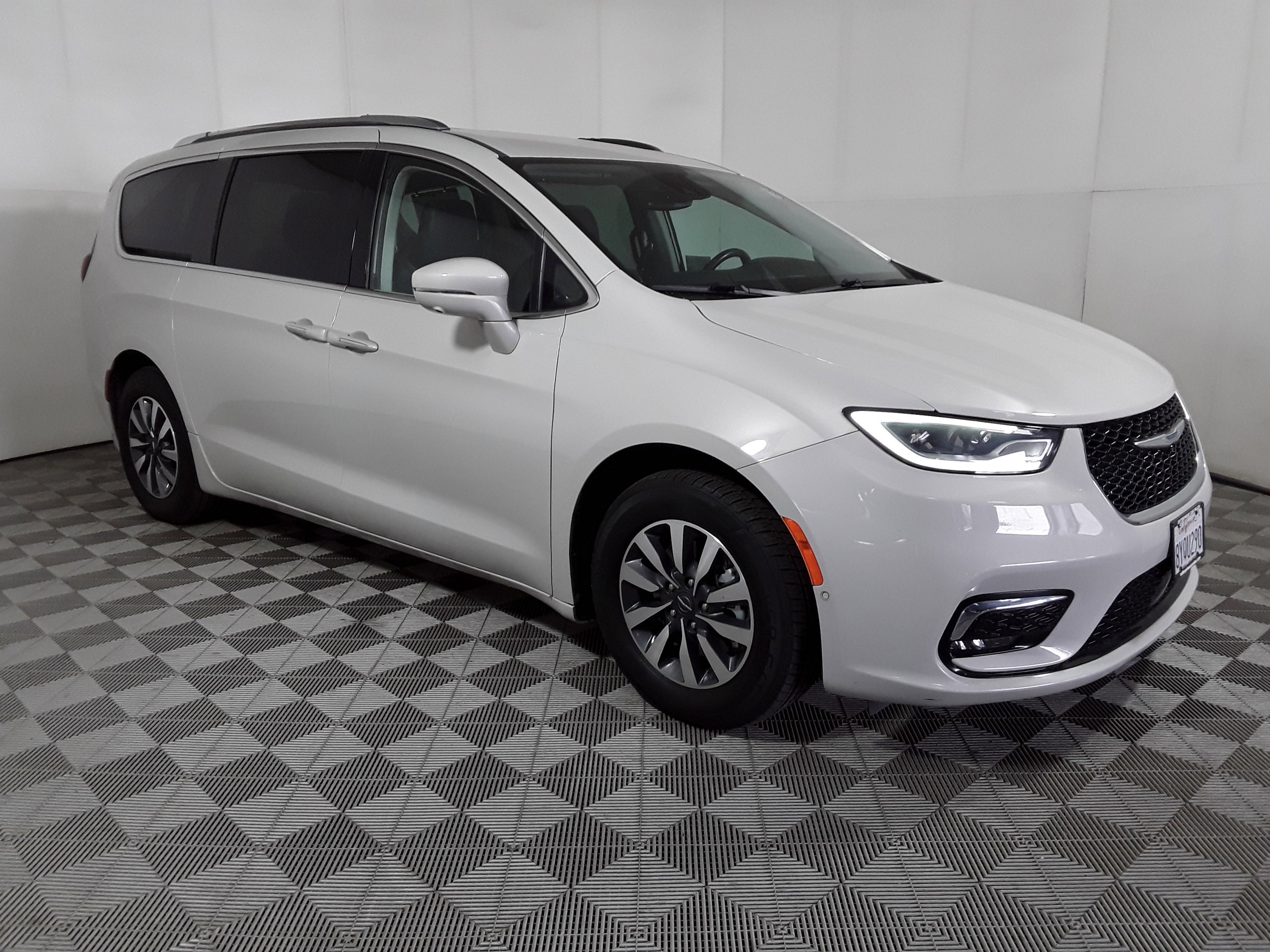 2021 Chrysler Pacifica Hybrid Touring L FWD