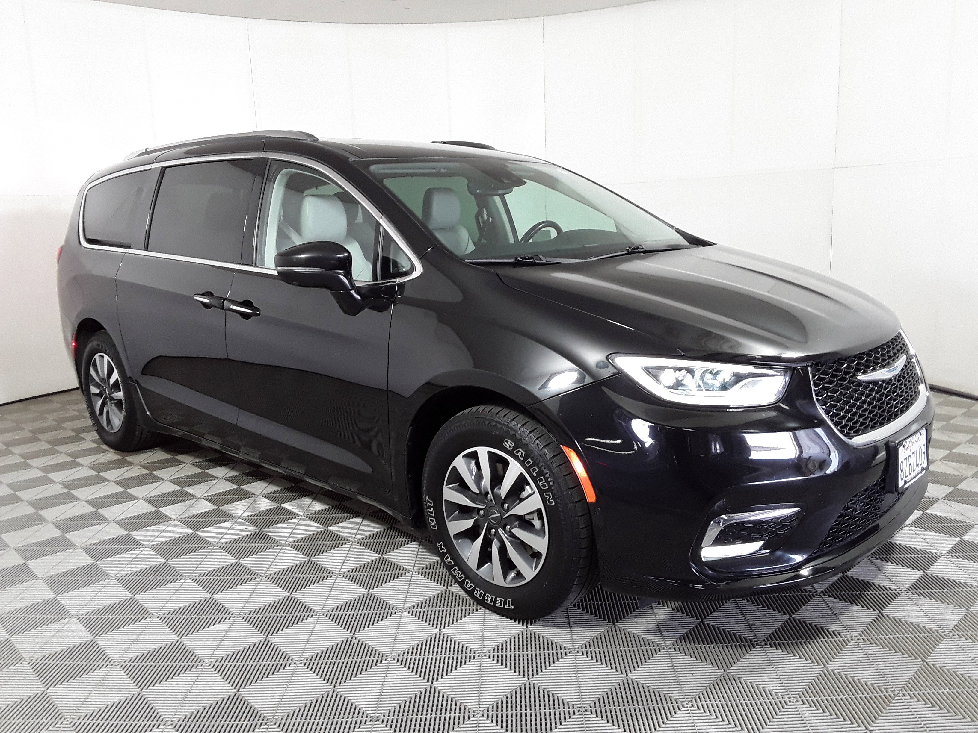 2021 Chrysler Pacifica Hybrid Touring L FWD