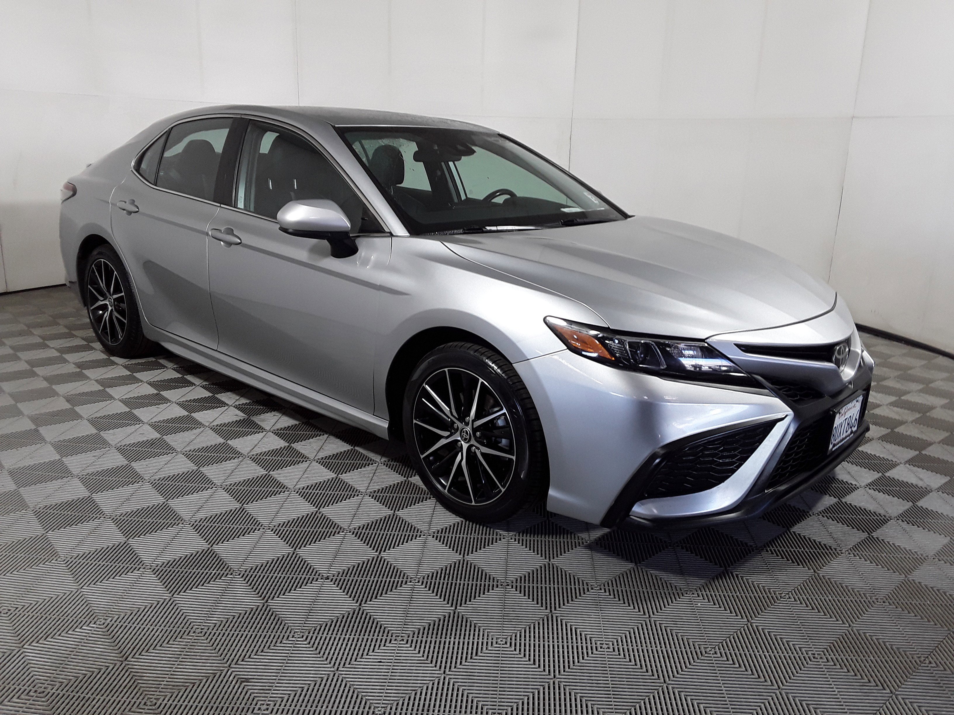 2021 Toyota Camry SE Auto
