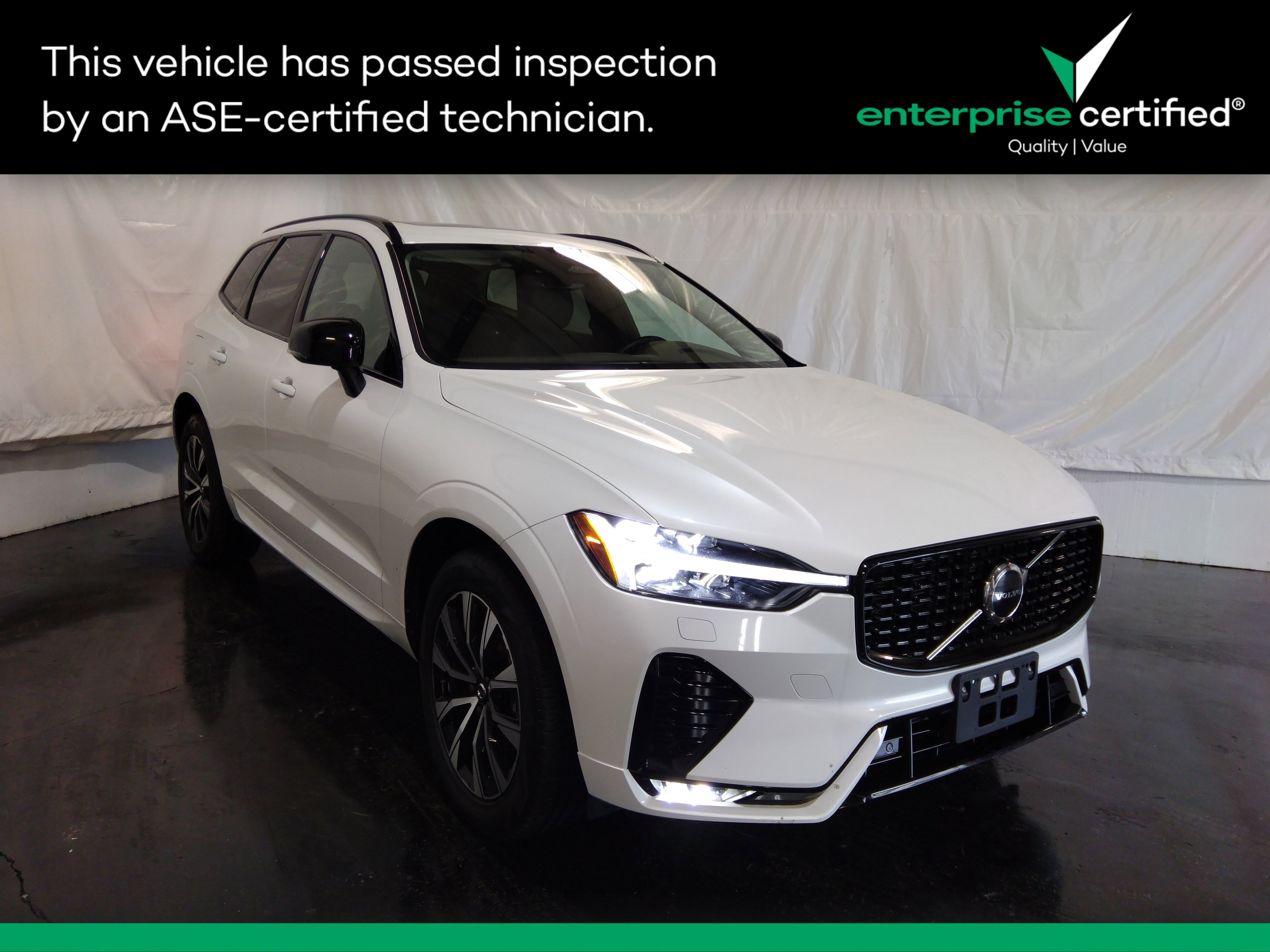 2024 Volvo XC60 B5 AWD Core Dark Theme